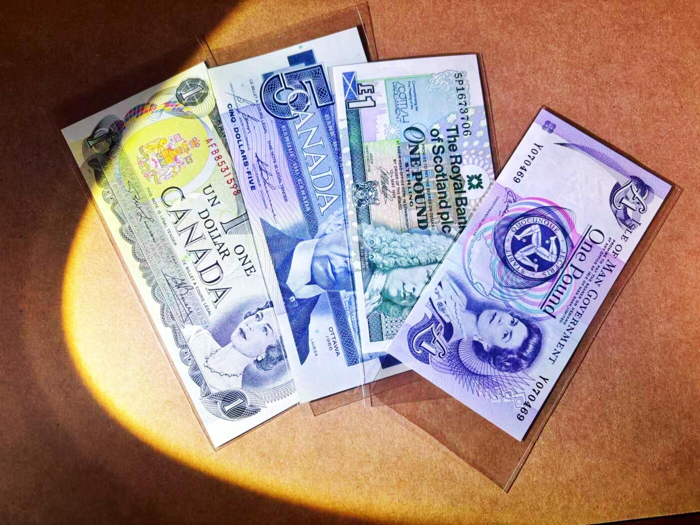 【Blue Auction】世界纸币精拍第772期——18级TOP拍卖/信誉/品质/专业/高效💫 【一组4张】加拿大 1973-86年1-5元&苏格兰1999年1镑&马恩岛1镑 女王 全新UNC