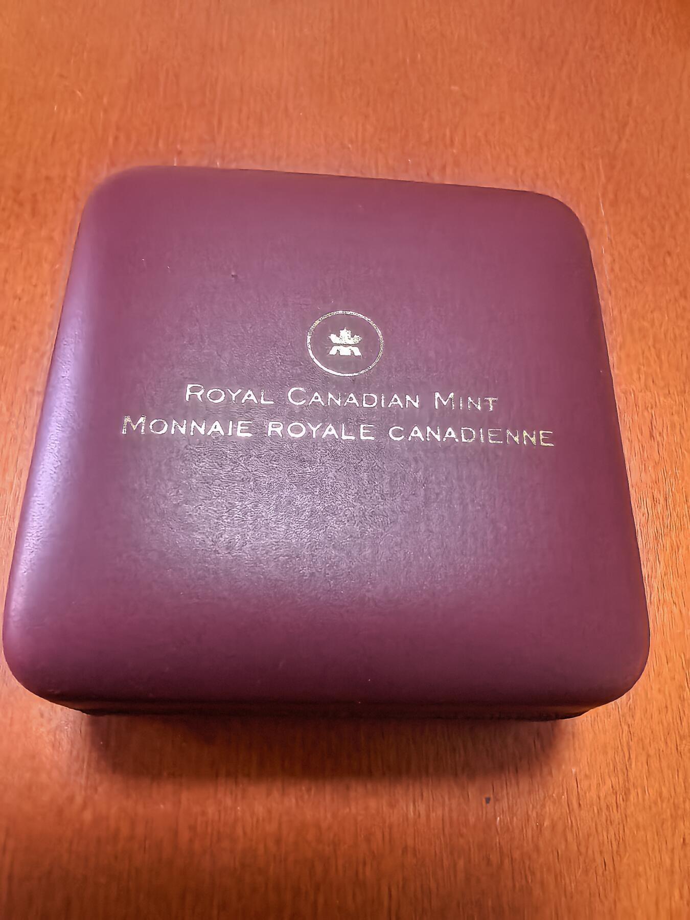 长老汇蛇年精选第九十二场拍卖 2011加拿大高速路上的英雄10加元精制银币，15.87克999银，盒证全，7732枚