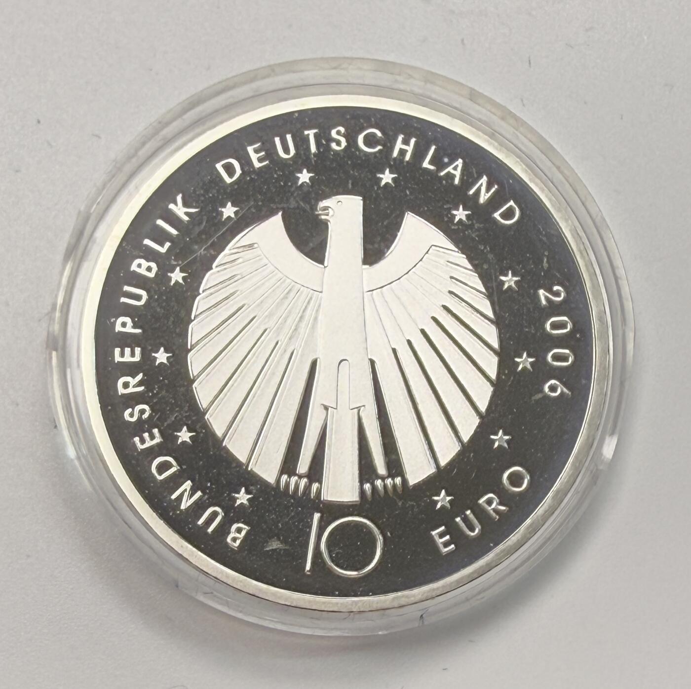 S&S Numismatic世界钱币-拍卖 第118期  德国2006年 德国足球世界杯-勃兰登堡门 10欧元精制银币 18克925银，品相如图