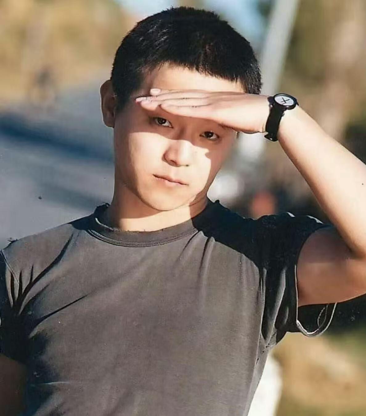 零元拍：窦仙儿亲签绝版《窦唯黑梦》，全新珍藏，一次没听，让您在更坏的时代依然听到最好的音乐，得嘞，您放开抡，绝对大牛B！