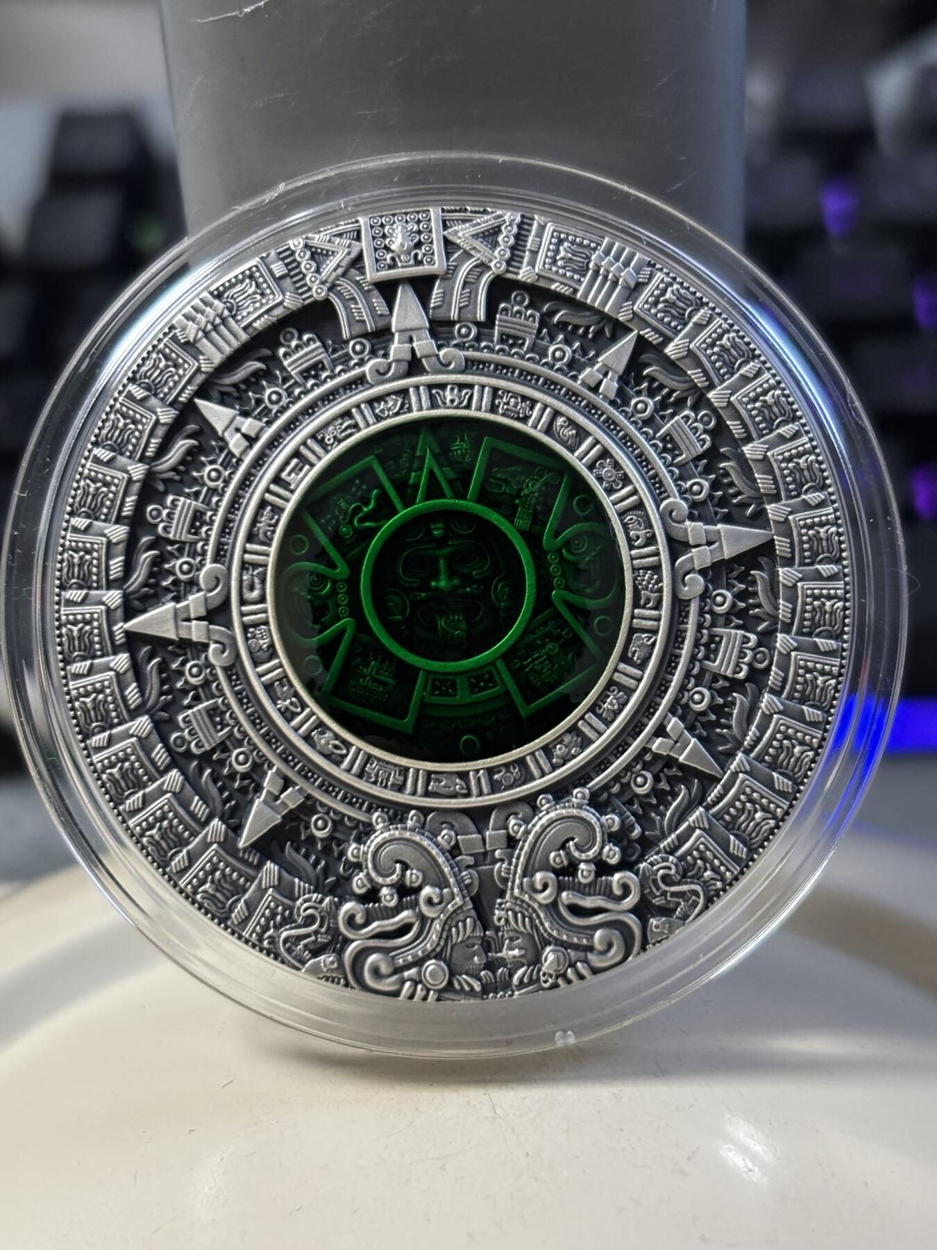第187期拍卖 纽埃2019年历法系列3阿兹特克历法2盎司纪念银币，999银，发行量500枚