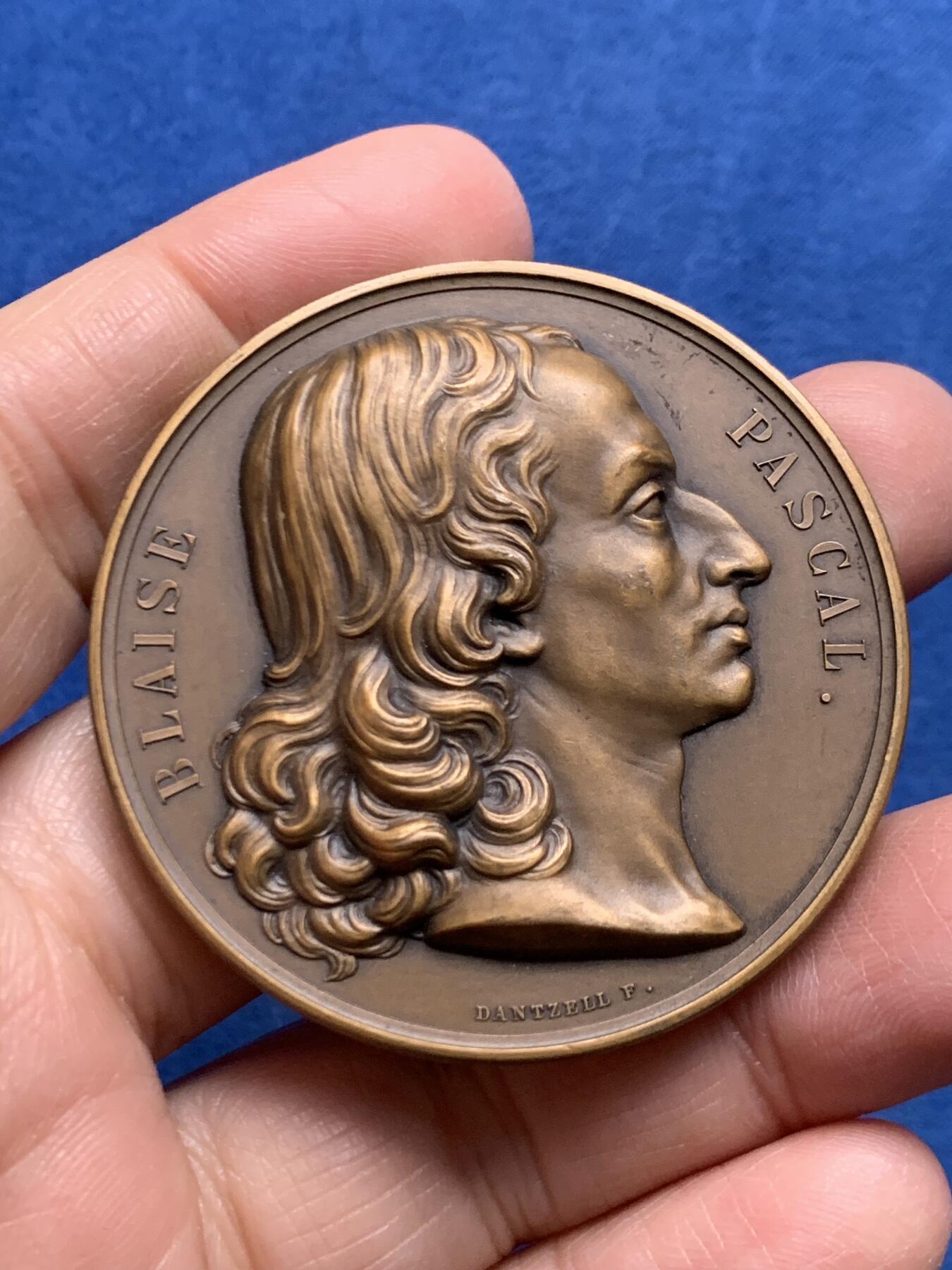 《竞宝斋》第455场 周日，周一 2场连拍 （全场包邮，欢迎送拍） 四枚一组 法属阿尔及利亚安培中学管理委员会纪念铜章 总重约316.8克 50mm