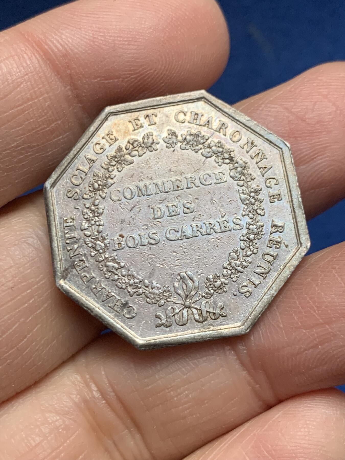 《竞宝斋》第455场 周日，周一 2场连拍 （全场包邮，欢迎送拍） 法国1818年巴黎木材贸易供给八角银代币 9.95克 29.3mm 早期无边铭