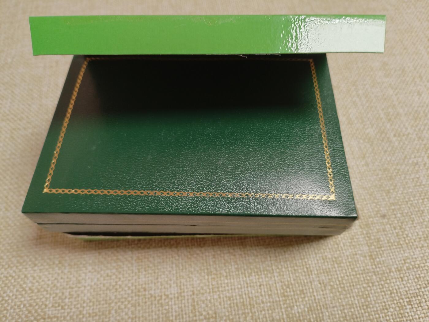 1997年抗美援朝国徽版银币，2枚31克银币一套