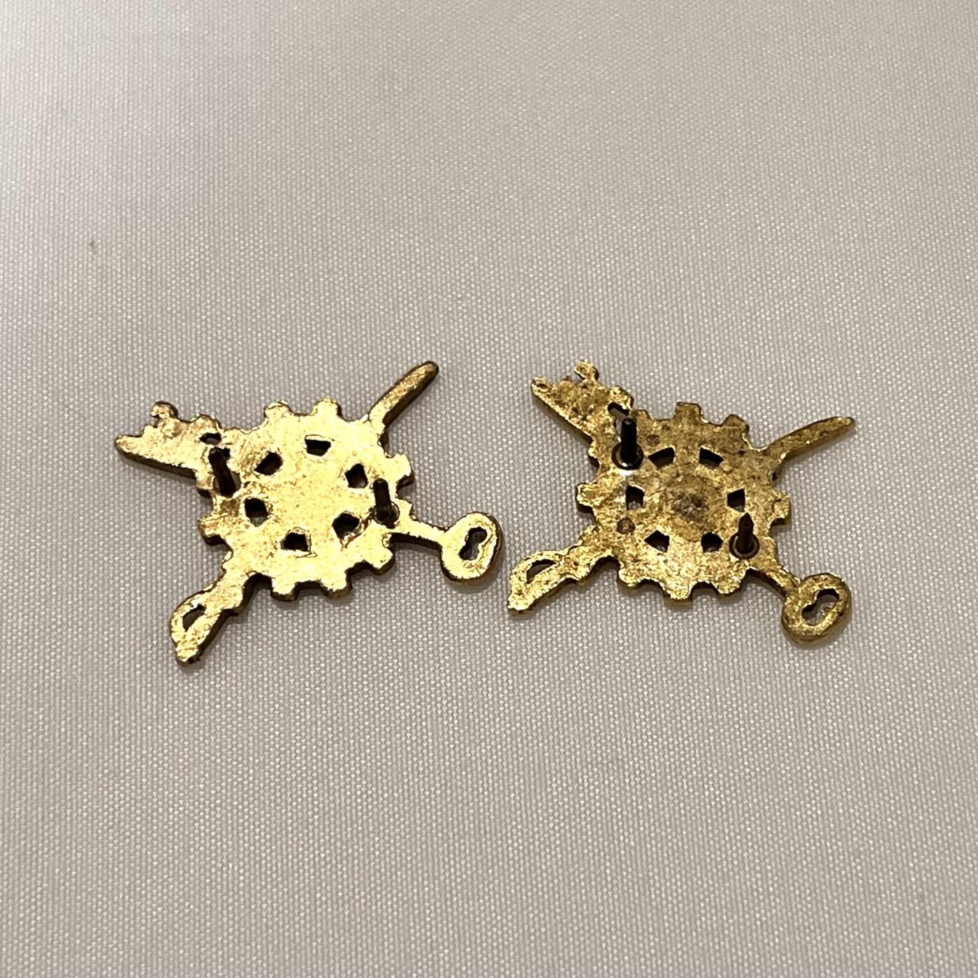 韵星假日拍卖第三十五期 -- Rimey Holidays Auction 34 【国军兵科领章】经理兵科领章一对