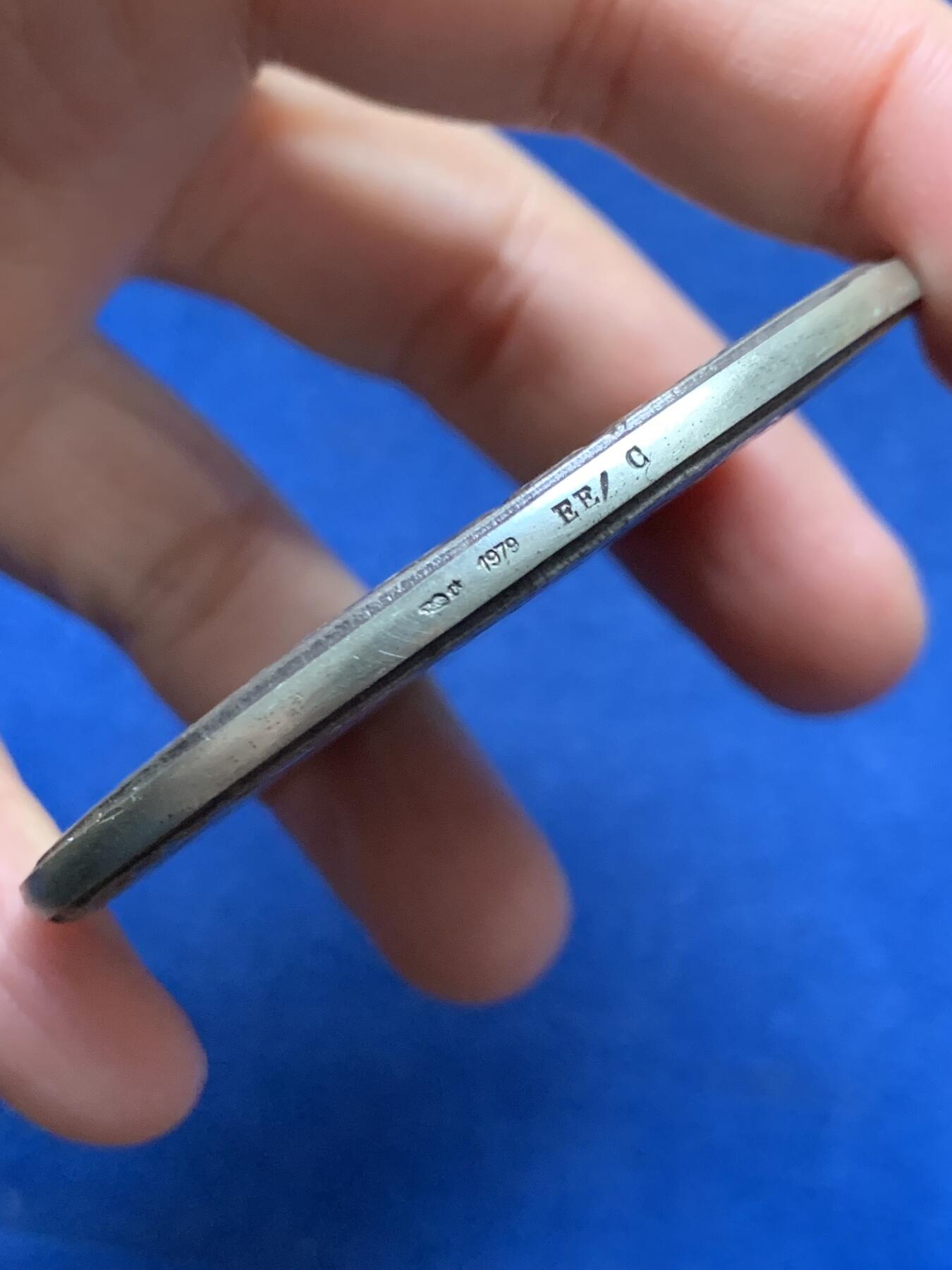 《竞宝斋》第455场 周日，周一 2场连拍 （全场包邮，欢迎送拍） 法国1979年大银章 仿古币样式 丰饶角边铭925银 66.5mm 167克