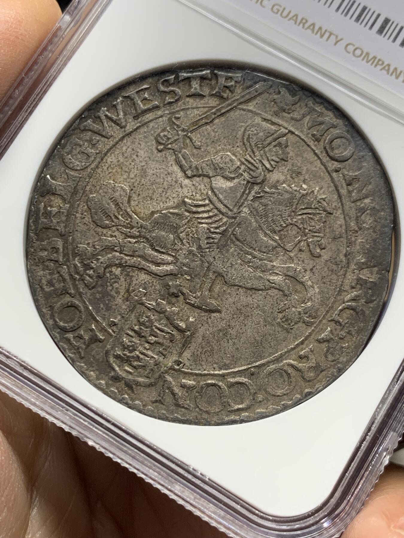 《竞宝斋》第455场 周日，周一 2场连拍 （全场包邮，欢迎送拍） NGC XFD 1666年尼德兰西弗里斯兰省马剑大银币 极其少见的早期品种，数量和后期不能比的，原汁原味的老包浆，无其他缺陷，打制图案细节和币胚完整