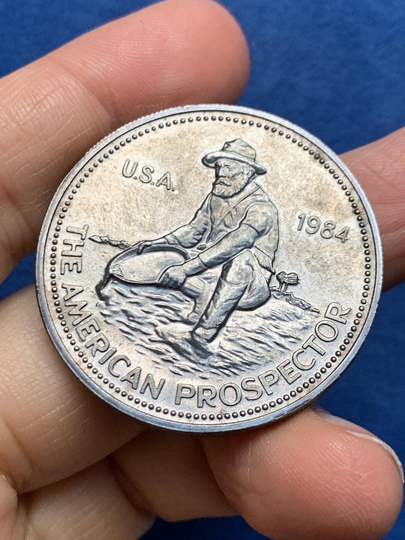 《竞宝斋》第455场 周日，周一 2场连拍 （全场包邮，欢迎送拍） 美国 1984年 加州淘金热银章 双面黑色包浆 38.5mm 31.25g