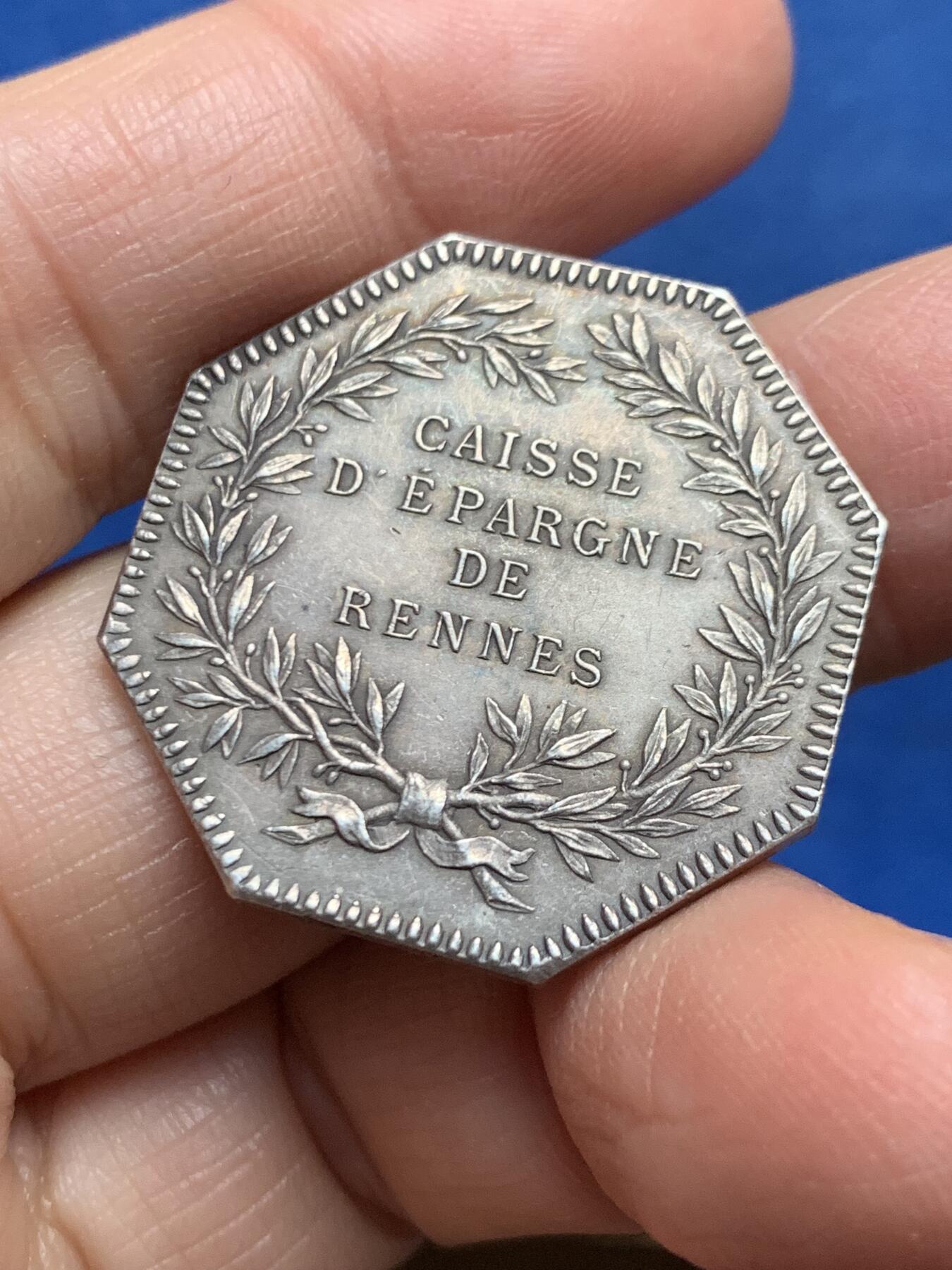 《竞宝斋》第455场 周日，周一 2场连拍 （全场包邮，欢迎送拍） 法国雷恩储蓄银行八角银质代币，直径31mm，重14.3克，丰饶角银标