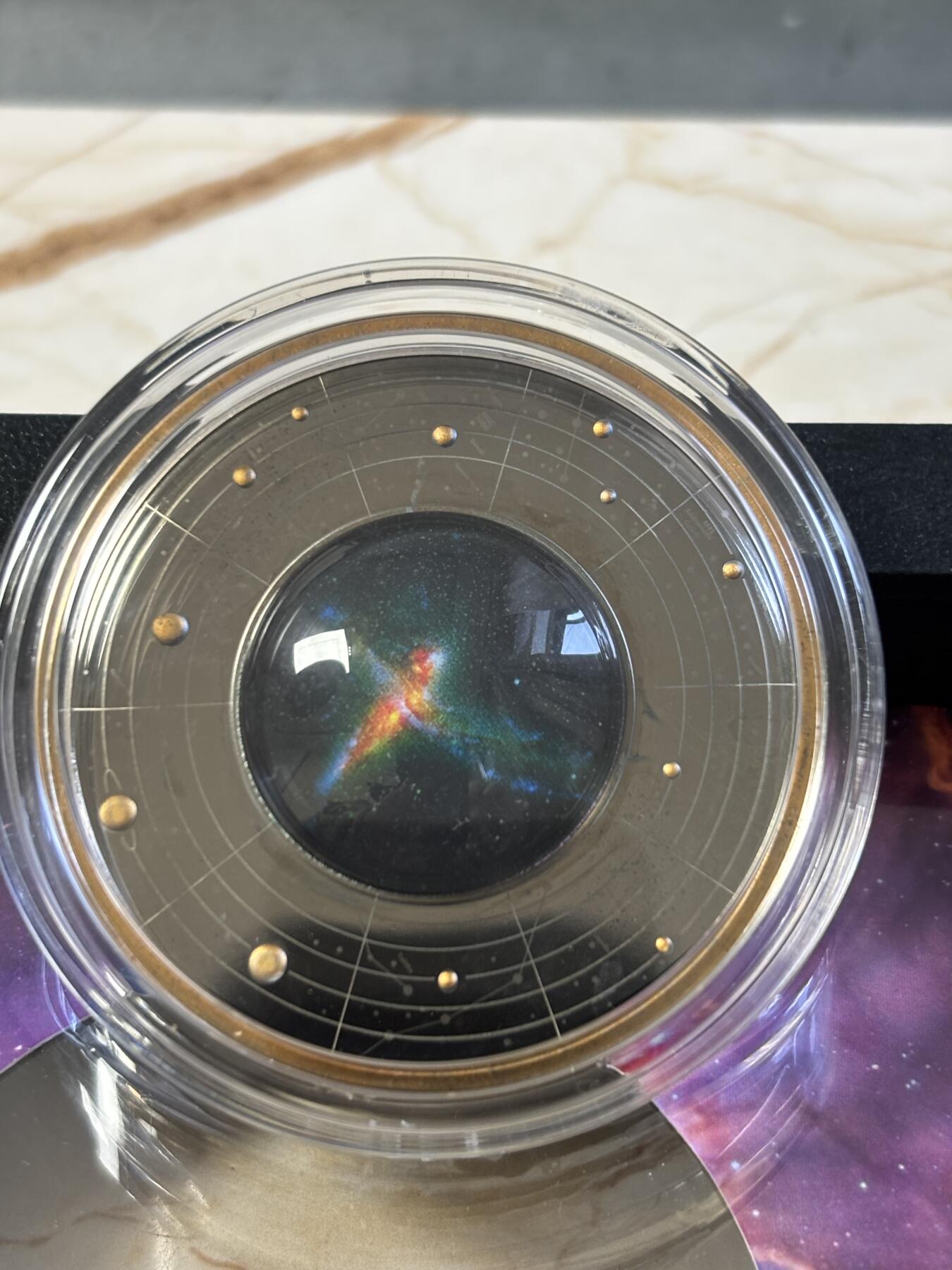 第187期拍卖 喀麦隆2024年银河思考者贝尔三重态 精制纪念银币，999银，17.5克，发行700枚