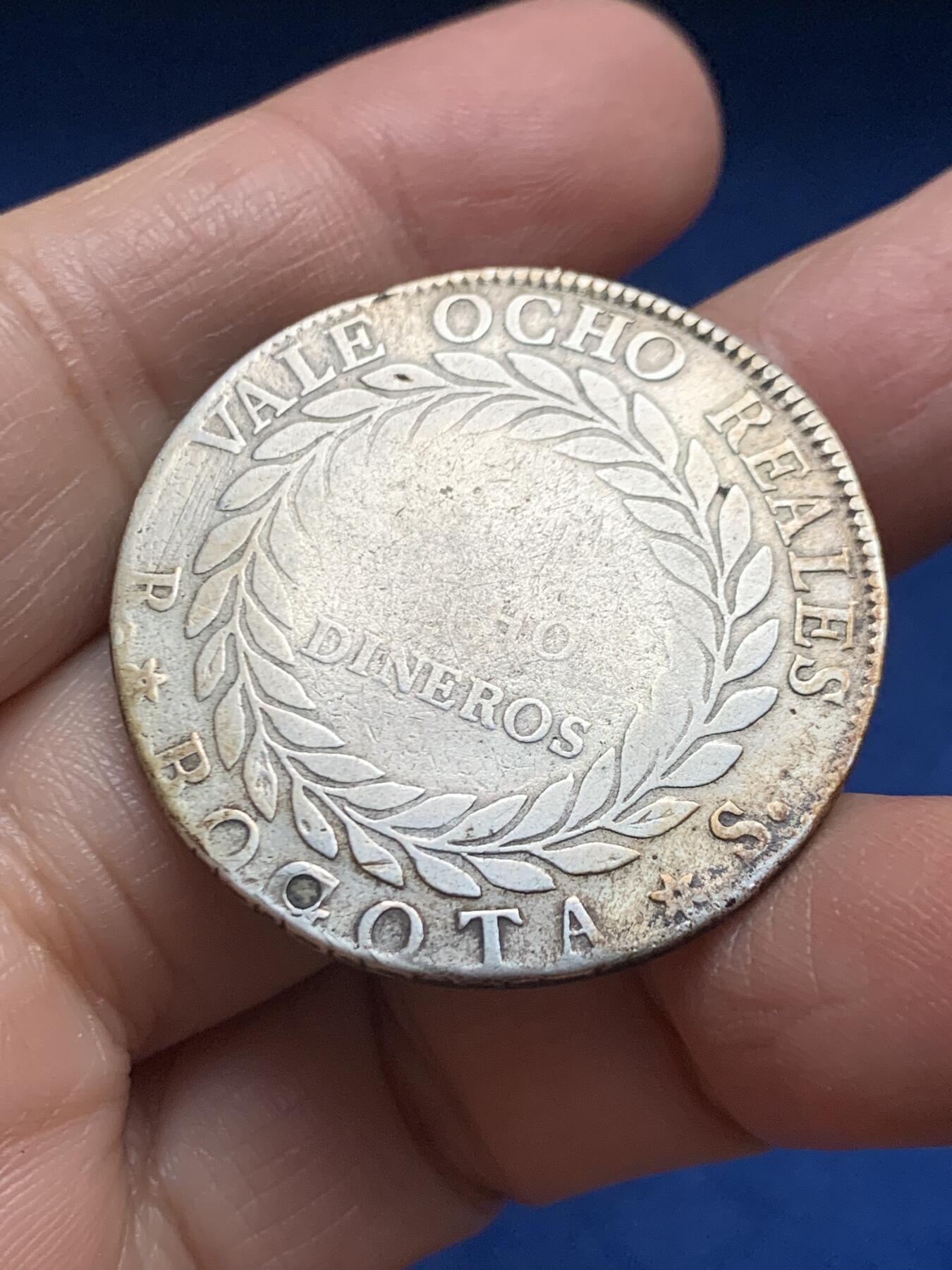 《竞宝斋》第455场 周日，周一 2场连拍 （全场包邮，欢迎送拍） 1840年新格拉纳8里亚尔银币，哥伦比亚共和国时期（1831-1858年）波哥大造币厂发行，安第斯神鹰丰饶角/月桂叶棕榈叶花环，8迪尼罗斯（Dineros）是西班牙传统的纯度单位8/12=0.666，换算成千分比约为.903纯银，此类常见弱打，有老打孔填补，存世好品非常稀少而价格极高！