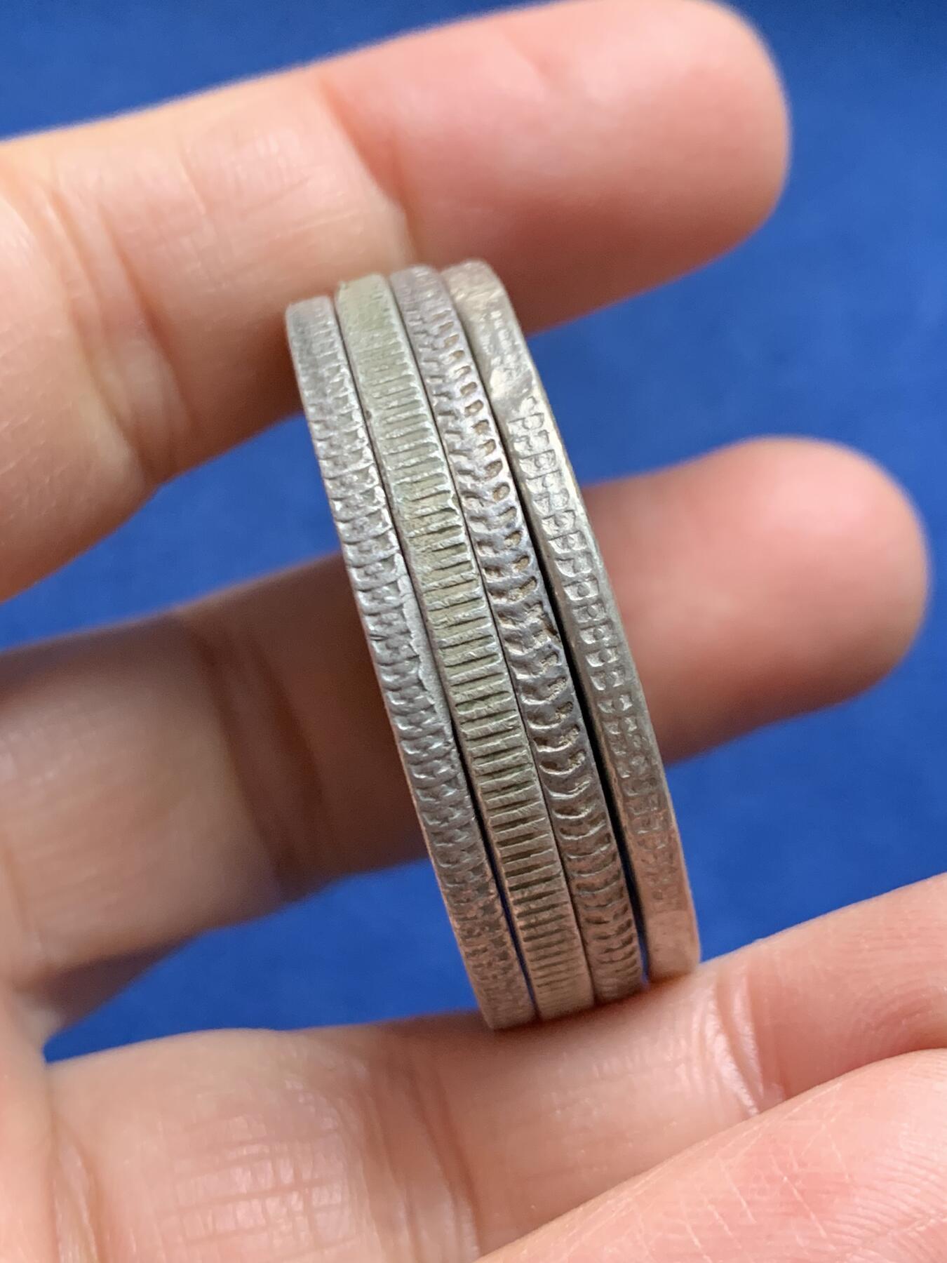 《竞宝斋》第455场 周日，周一 2场连拍 （全场包邮，欢迎送拍） 四枚一组 通货 墨西哥鹰洋银币 3枚花边+1枚直边 都有戳 总重106.75克