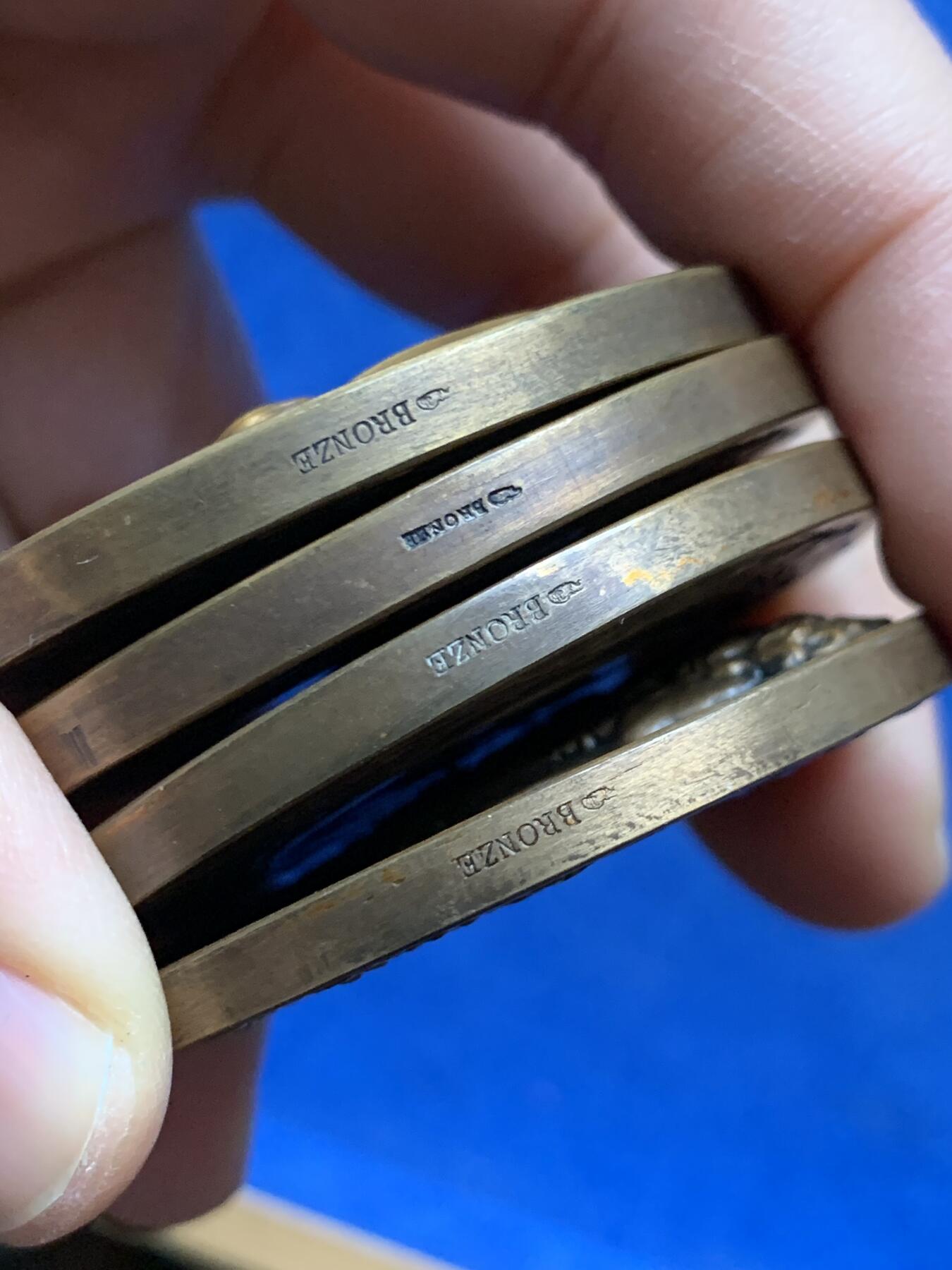 《竞宝斋》第455场 周日，周一 2场连拍 （全场包邮，欢迎送拍） 四枚一组 法属阿尔及利亚安培中学管理委员会纪念铜章 总重约316.8克 50mm