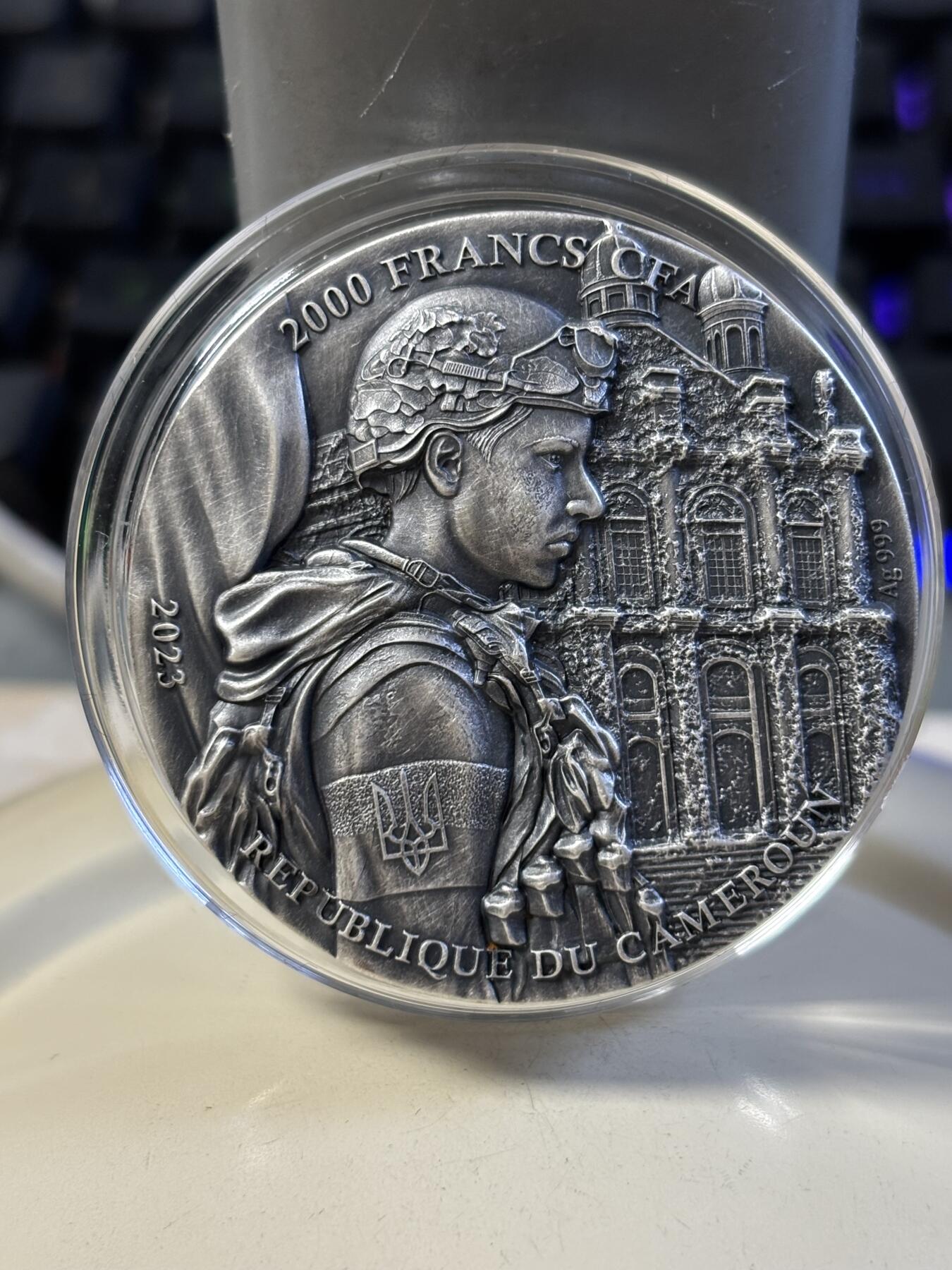 第187期拍卖 喀麦隆2023年乌克兰(1)蛇岛 战争超高浮雕仿古彩色2盎司银币，999银，发行500枚