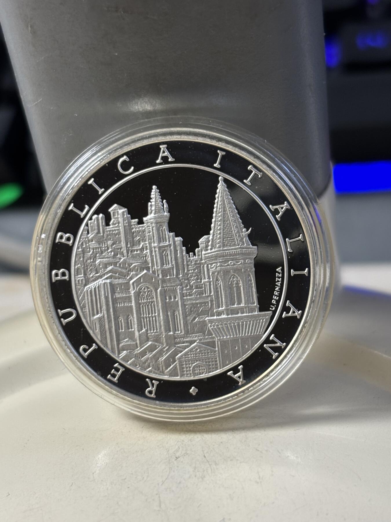 第187期拍卖 意大利2015年艺术系列翁布里亚-佩鲁贾纪念银币，18克，发行4000枚