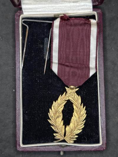 凯旋世界勋赏（第21期冬季大拍）（欢迎送拍）（对拍品有疑问请询问客服，不接受到手刀，出价默认拍品品相。请认真阅读拍卖规则！出价默认已认可！）（收到货请录制开箱视频，无视频概不处理问题。） - 一战 比利时王国 金级 棕榈叶勋章 带盒 授予 雅克罗德夫人 马克雅克罗德的妻子， 瑞士莱森委员会成员 参与了安置，救助伤病和难民