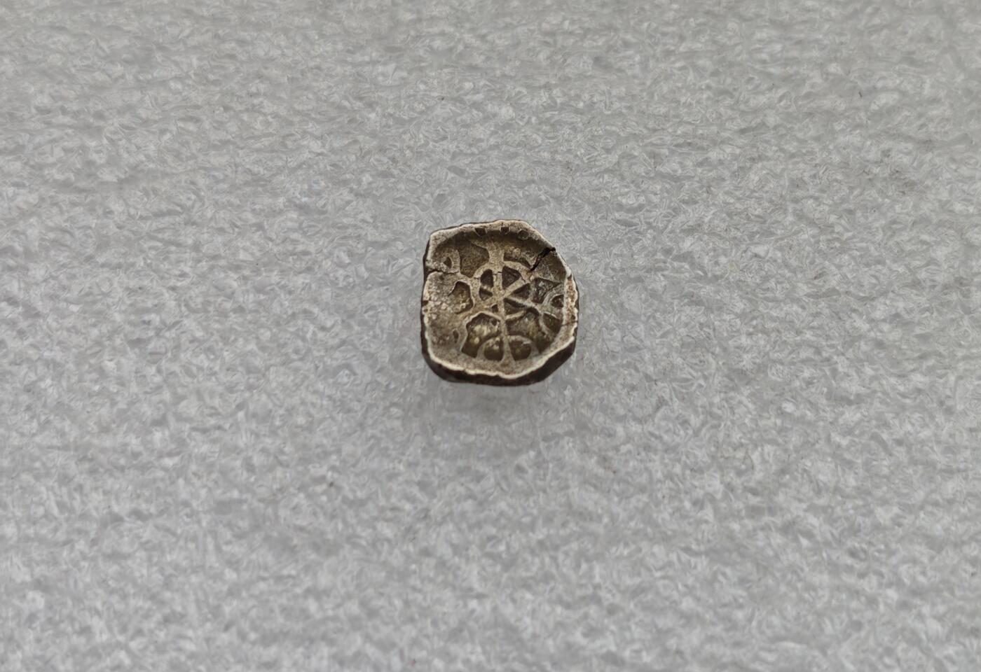 瓶子🏺第224期拍卖会  公元前5世纪犍陀罗六臂金刚杵图案打制银币  碟形银币  上海钱币博物馆同款