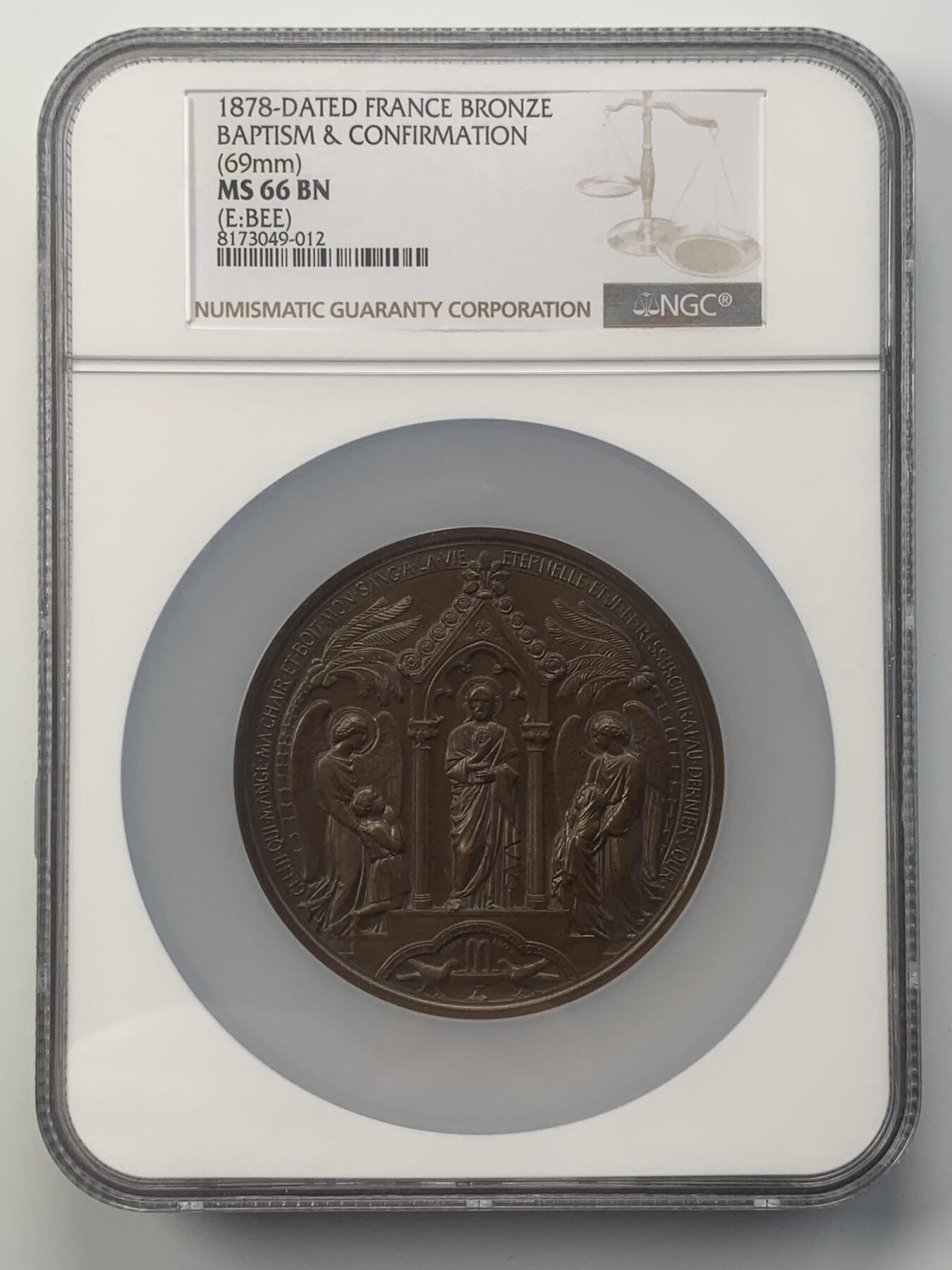掌中浮雕-藏着的欧洲第048场 NGC MS66 ：1878年法国洗礼与圣礼纪念大铜章，69mm，正面是宗教场景，背面是圣经和圣灵鸽子图案，近完美品相，三阶段信礼全部完成并篆刻确认日期记录的十分难得