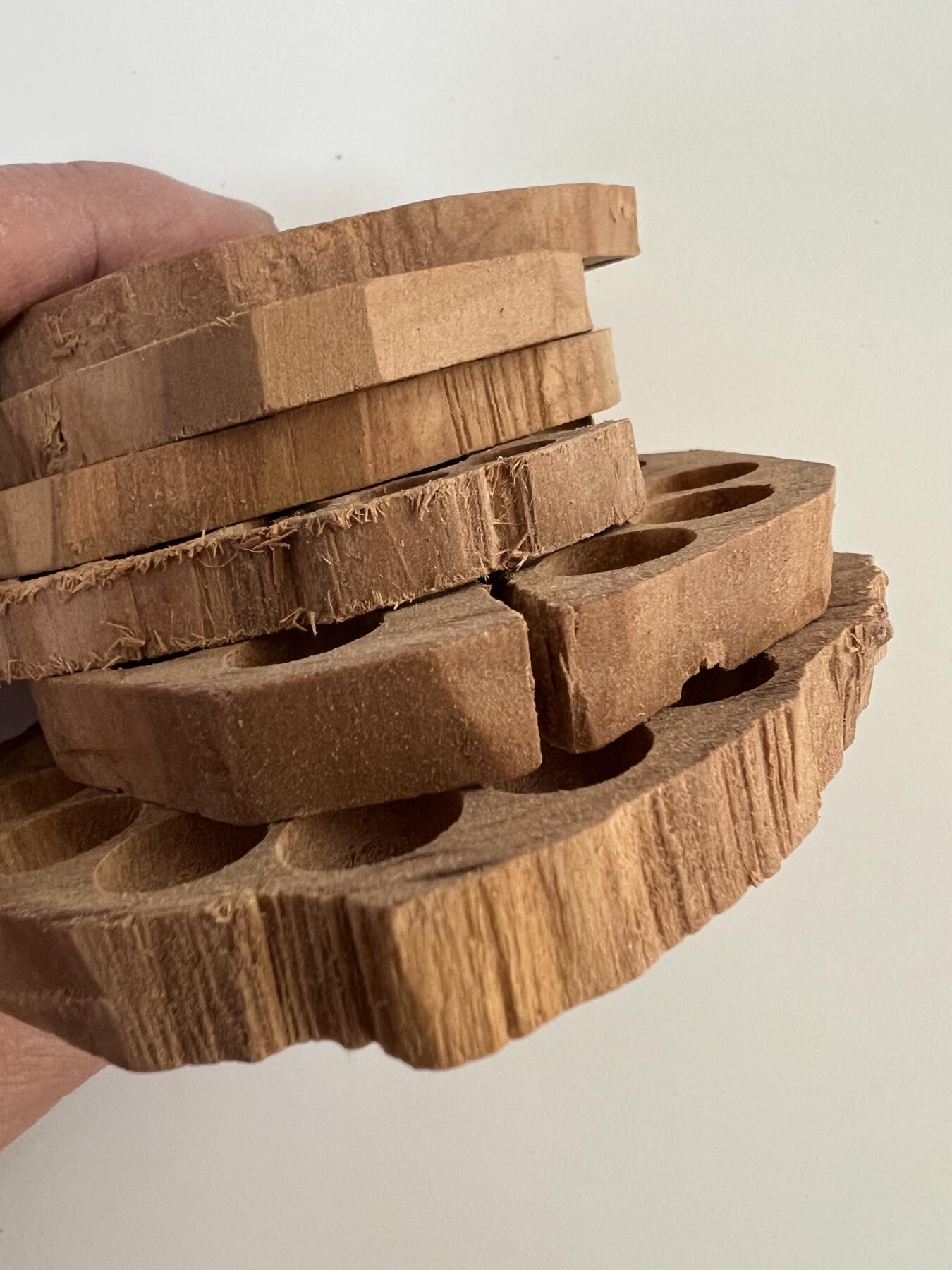 零元拍：正区印度老山檀 车珠剩余料约44克，可以打粉打颗粒做香囊或者随身佩戴 ，香味醇正。