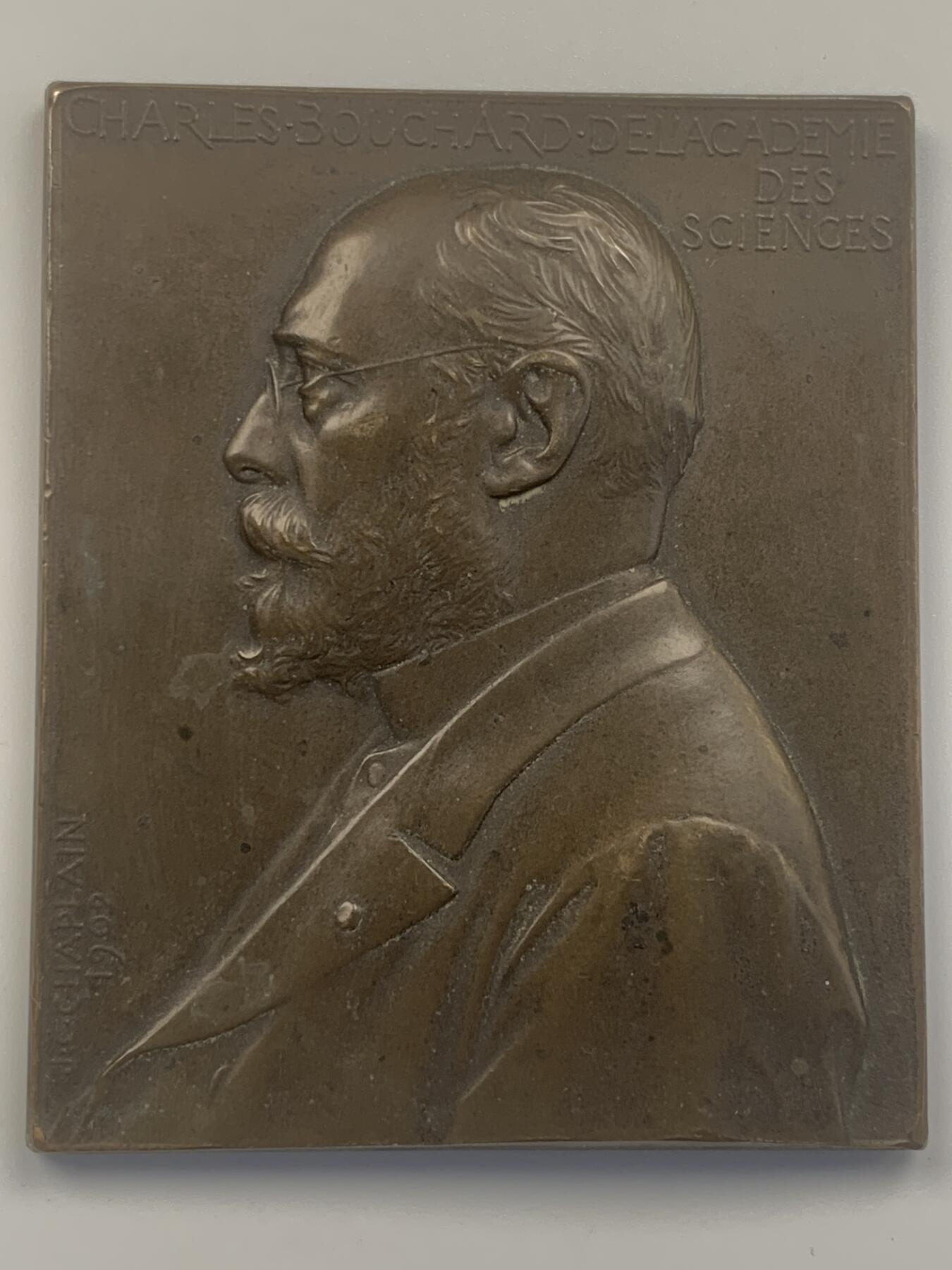掌中浮雕-藏着的欧洲第048场 1902年法国巴黎医学院查理•沙布尔纪念铜章，70 X 58mm；  雕刻家：Jules-Clement Chaplain(1839-1909)