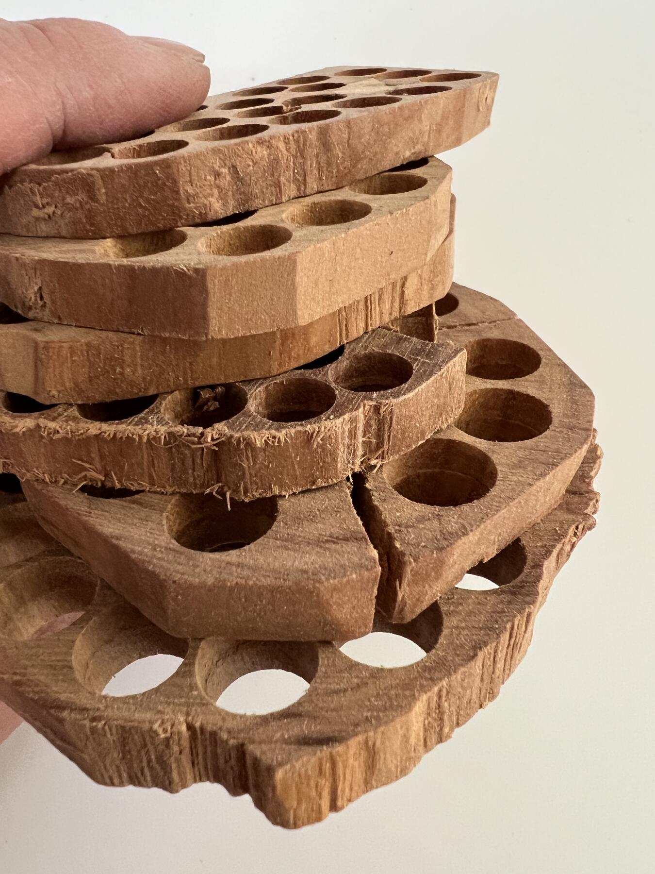 零元拍：正区印度老山檀 车珠剩余料约44克，可以打粉打颗粒做香囊或者随身佩戴 ，香味醇正。