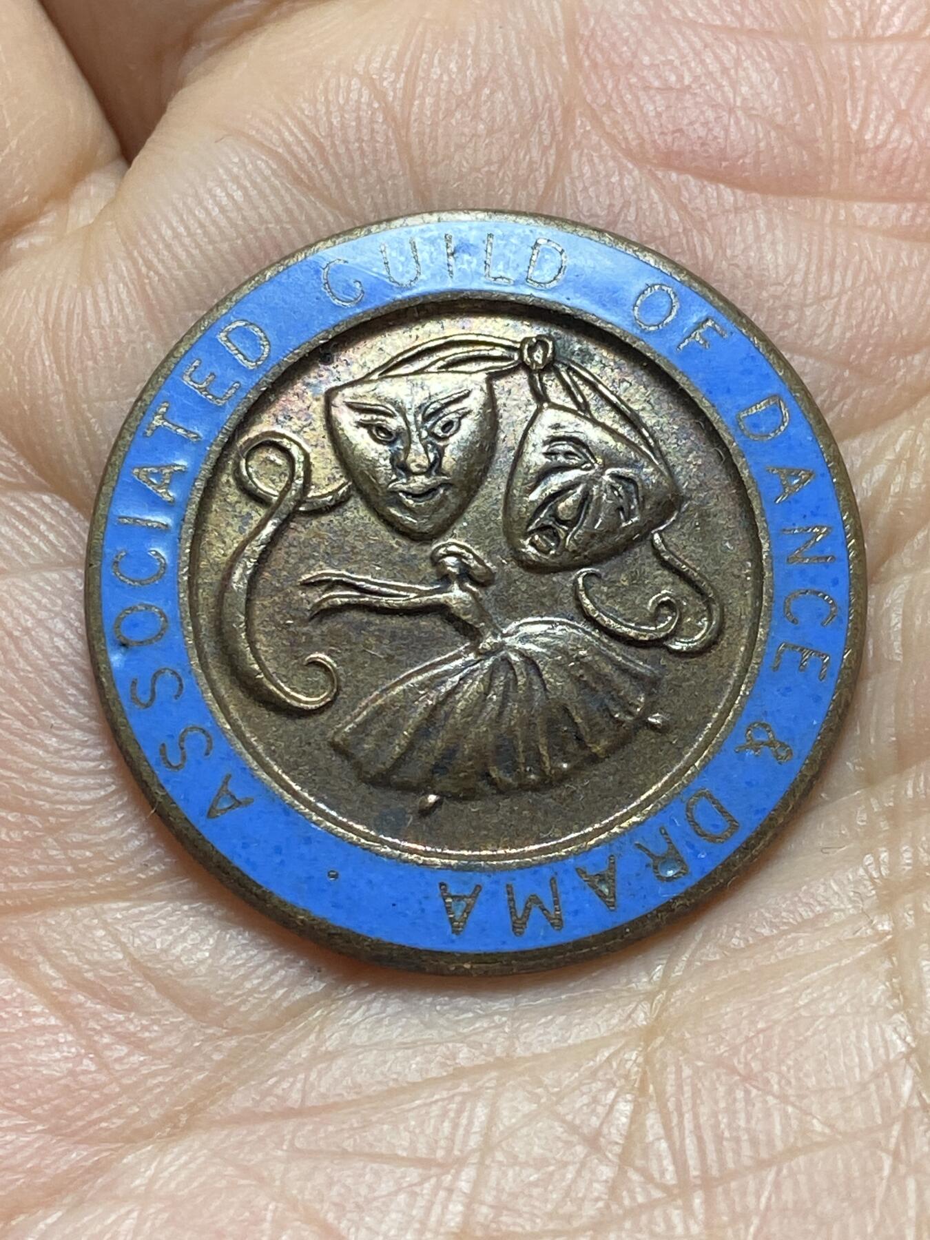 2026年第五场(总第一百七十四场）外国好品散币场(免佣金) 英国🇬🇧舞蹈与戏剧联合协会艺术成就章牌，直径27.5mm，重9.10g