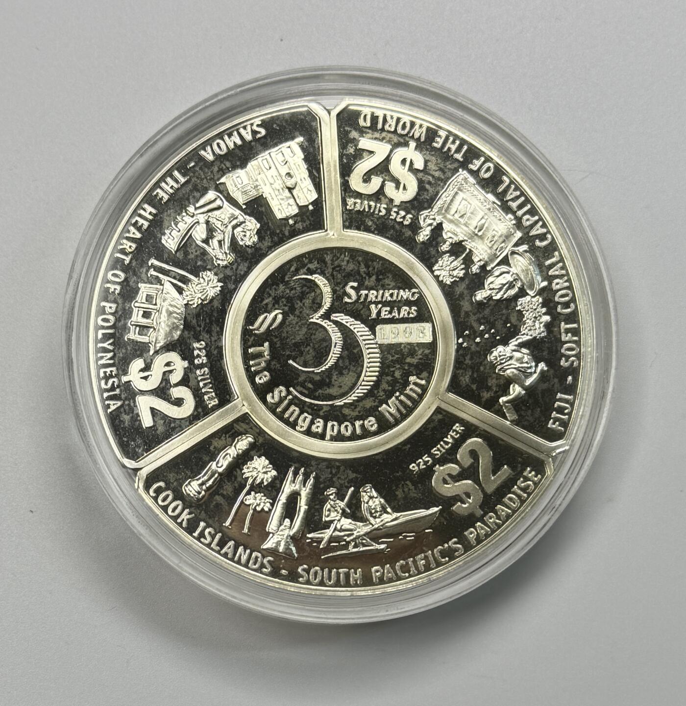 S&S Numismatic世界钱币-拍卖 第118期  获奖币*库克萨摩亚斐济1998年 新加坡造币厂30周年 2元精制纪念银币 盒证齐全 155.5克925银
