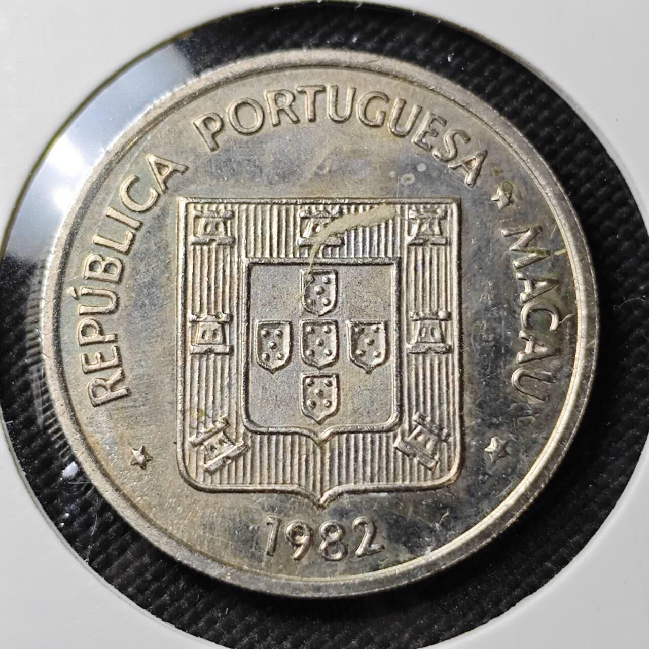 KK钱币收藏小铺  第387期  2月预留时间 周末发货  1982澳门龙5元