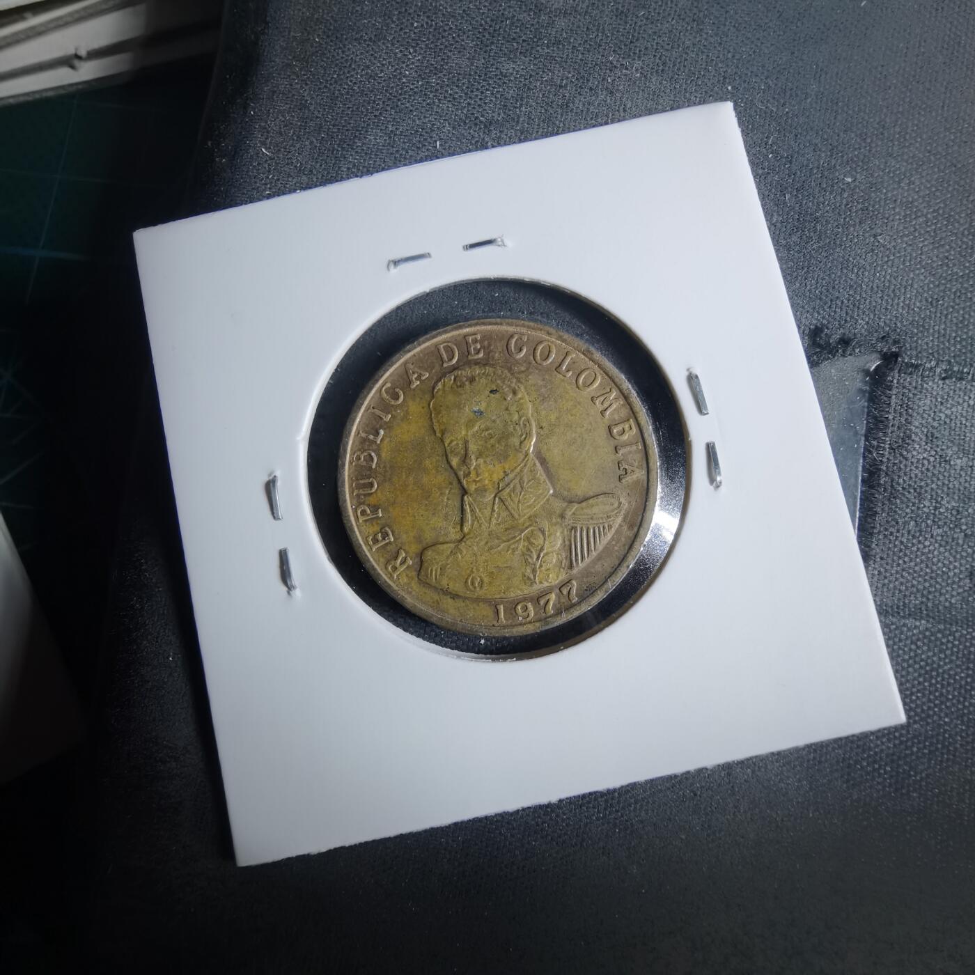 沼泽如烟--第954场 哥伦比亚1977年2比索