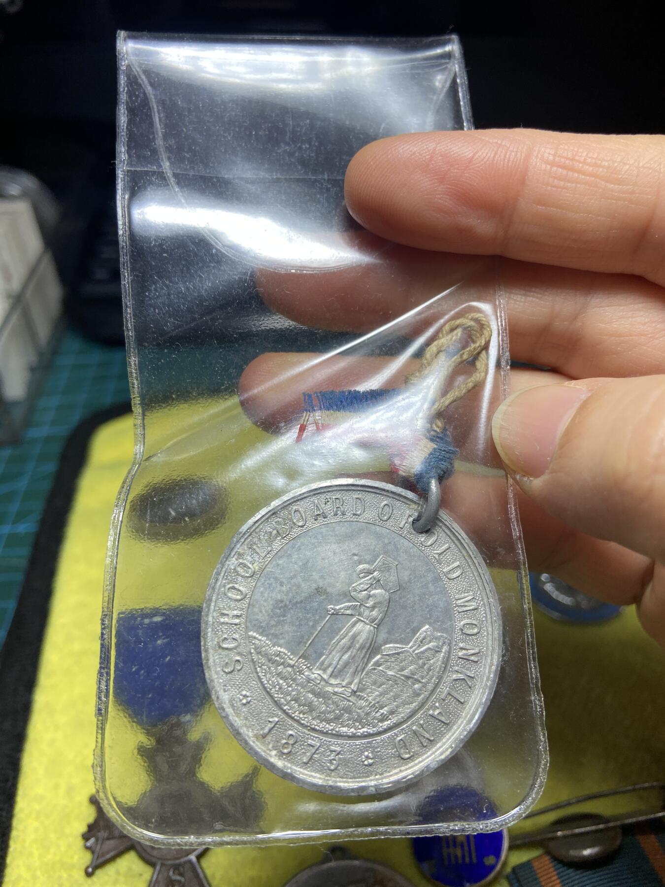 2026年第五场(总第一百七十四场）外国好品散币场(免佣金) 英国🇬🇧纪念章，直径38.5毫米，厚2.4毫米，重5.74克(苏格兰拉纳克郡老蒙克兰学校董事会纪念章)