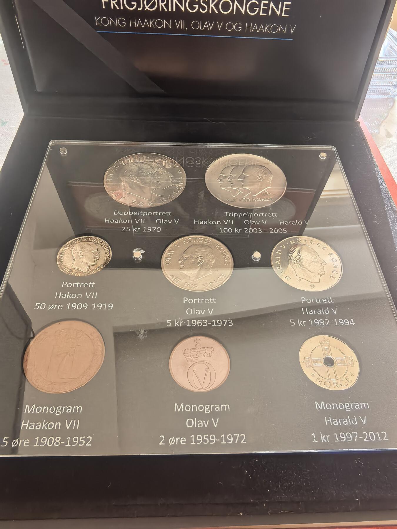 长老汇蛇年精选第九十三场拍卖 2006挪威哈康七世、奥利弗五世、哈罗德五世三王钱币一套，3银3镍2铜，银料价1100元，盒证全，典藏版，稀少