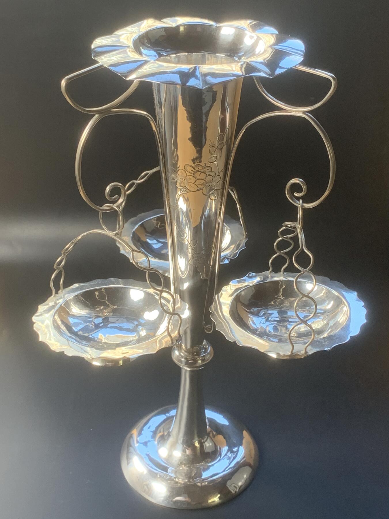 掌中浮雕-藏着的欧洲第048场 192X年中国高银挂篮，30.80厘米高 X 21厘米高，重401克