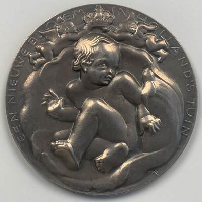 掌中浮雕-藏着的欧洲第048场 - 1938年荷兰女王贝娅特丽克丝•威廉明娜•阿姆加德 (Beatrix Wilhelmina Armgard)出生纪念银章，60mm，79.45g，稀少！