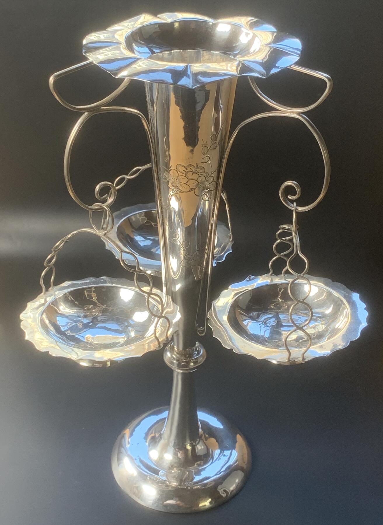 掌中浮雕-藏着的欧洲第048场 192X年中国高银挂篮，30.80厘米高 X 21厘米高，重401克