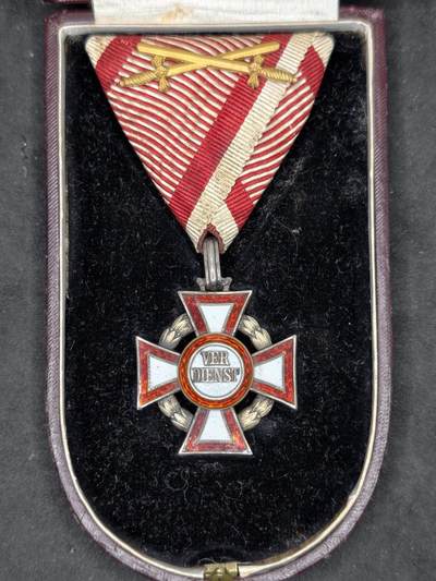 凯旋世界勋赏（第21期冬季大拍）（欢迎送拍）（对拍品有疑问请询问客服，不接受到手刀，出价默认拍品品相。请认真阅读拍卖规则！出价默认已认可！）（收到货请录制开箱视频，无视频概不处理问题。） - 奥匈帝国三级军事功勋带盒mvk3