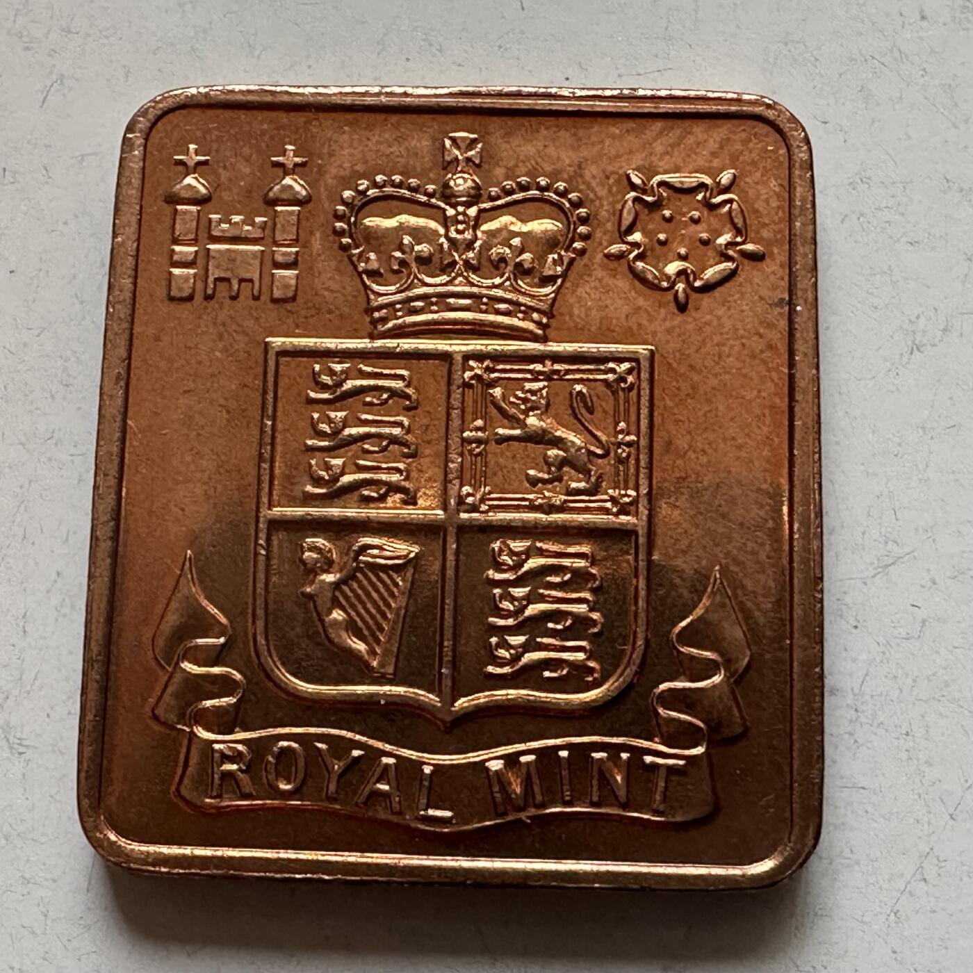 🌹外币初藏🌹🐯2026年第4场  每周二四六晚8️⃣点 接代拍 英国1979年皇家造币厂套币铜章