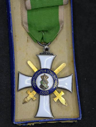 凯旋世界勋赏（第21期冬季大拍）（欢迎送拍）（对拍品有疑问请询问客服，不接受到手刀，出价默认拍品品相。请认真阅读拍卖规则！出价默认已认可！）（收到货请录制开箱视频，无视频概不处理问题。） - 一战 帝德 萨克森王国 二级带剑军事版阿尔伯特勋章 带德累斯顿G标