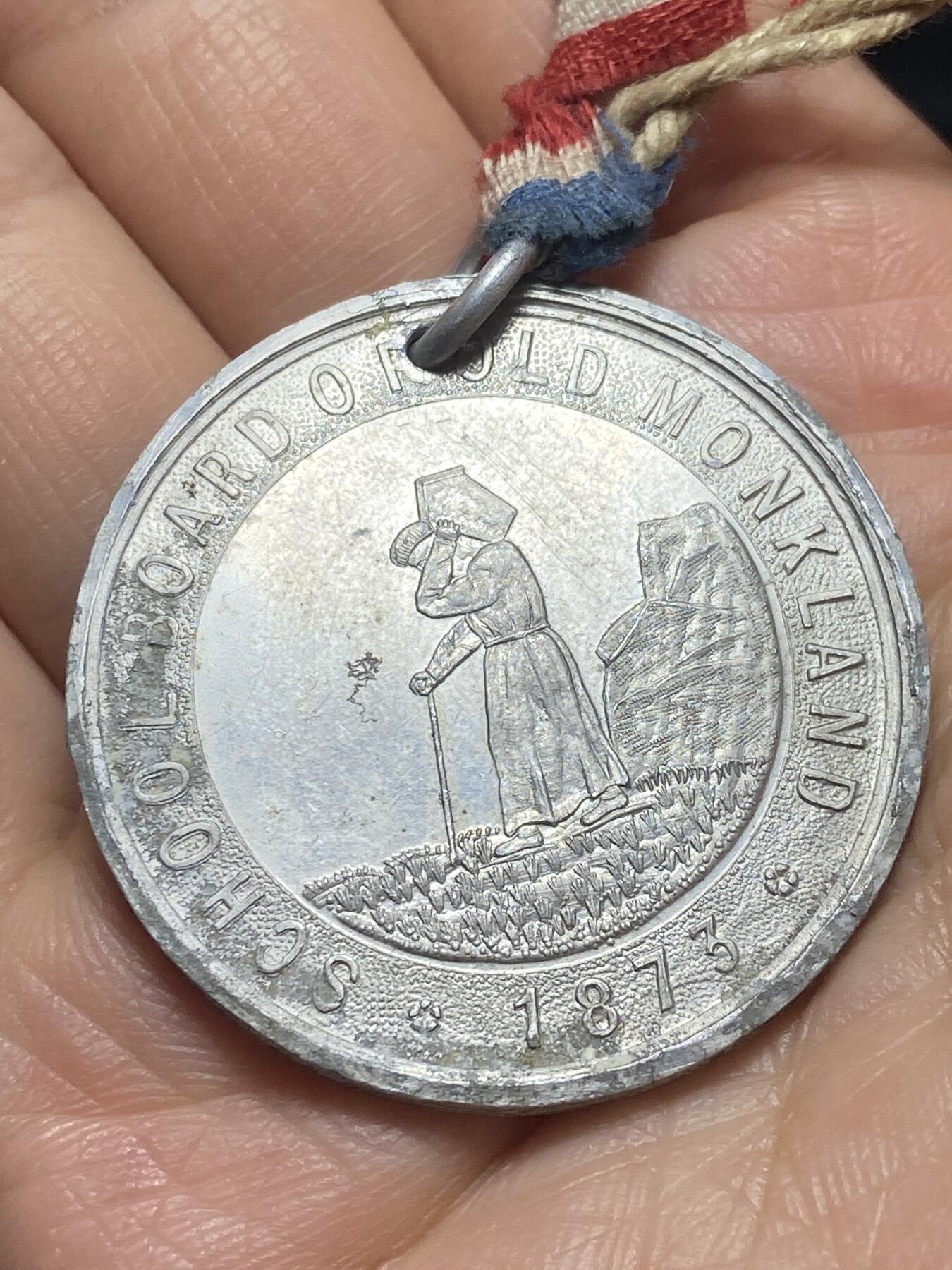 2026年第五场(总第一百七十四场）外国好品散币场(免佣金) 英国🇬🇧纪念章，直径38.5毫米，厚2.4毫米，重5.74克(苏格兰拉纳克郡老蒙克兰学校董事会纪念章)