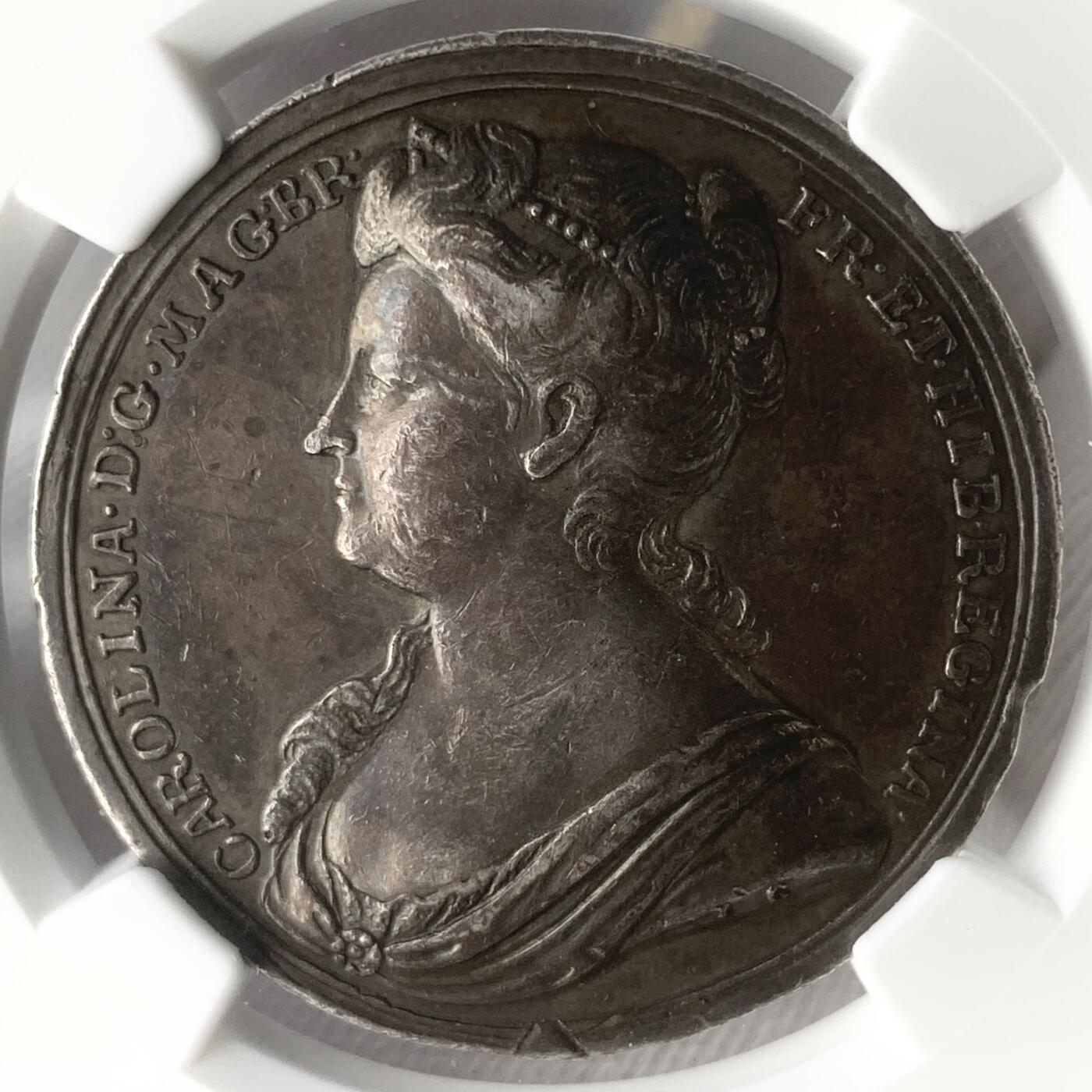 掌中浮雕-藏着的欧洲第048场 NGC AU55 ：1727年英国王后卡洛琳加冕纪念银章，35mm，发行量仅四百枚