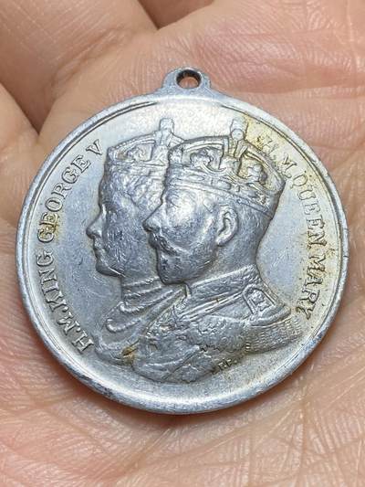 2026年第五场(总第一百七十四场）外国好品散币场(免佣金) - 不平–英国🇬🇧1935年纪念章，铝制，直径32.4mm，重3.85g(乔治五世和玛丽王后登基25周年银禧纪念章)