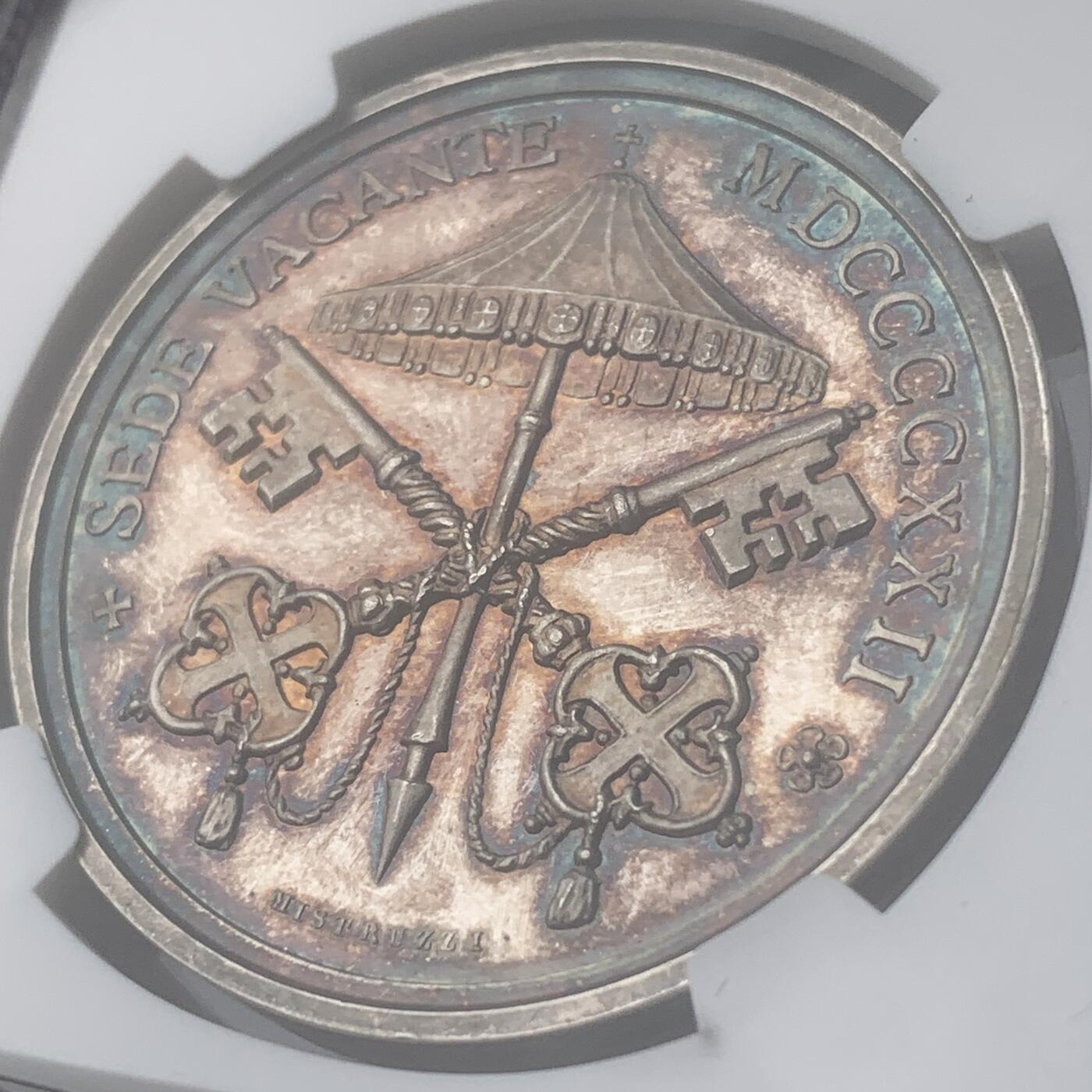 掌中浮雕-藏着的欧洲第048场 NGC MS64 ：1922年意大利教宗国（Papal States）银质纪念章，39mm，五彩包浆，稀少品种