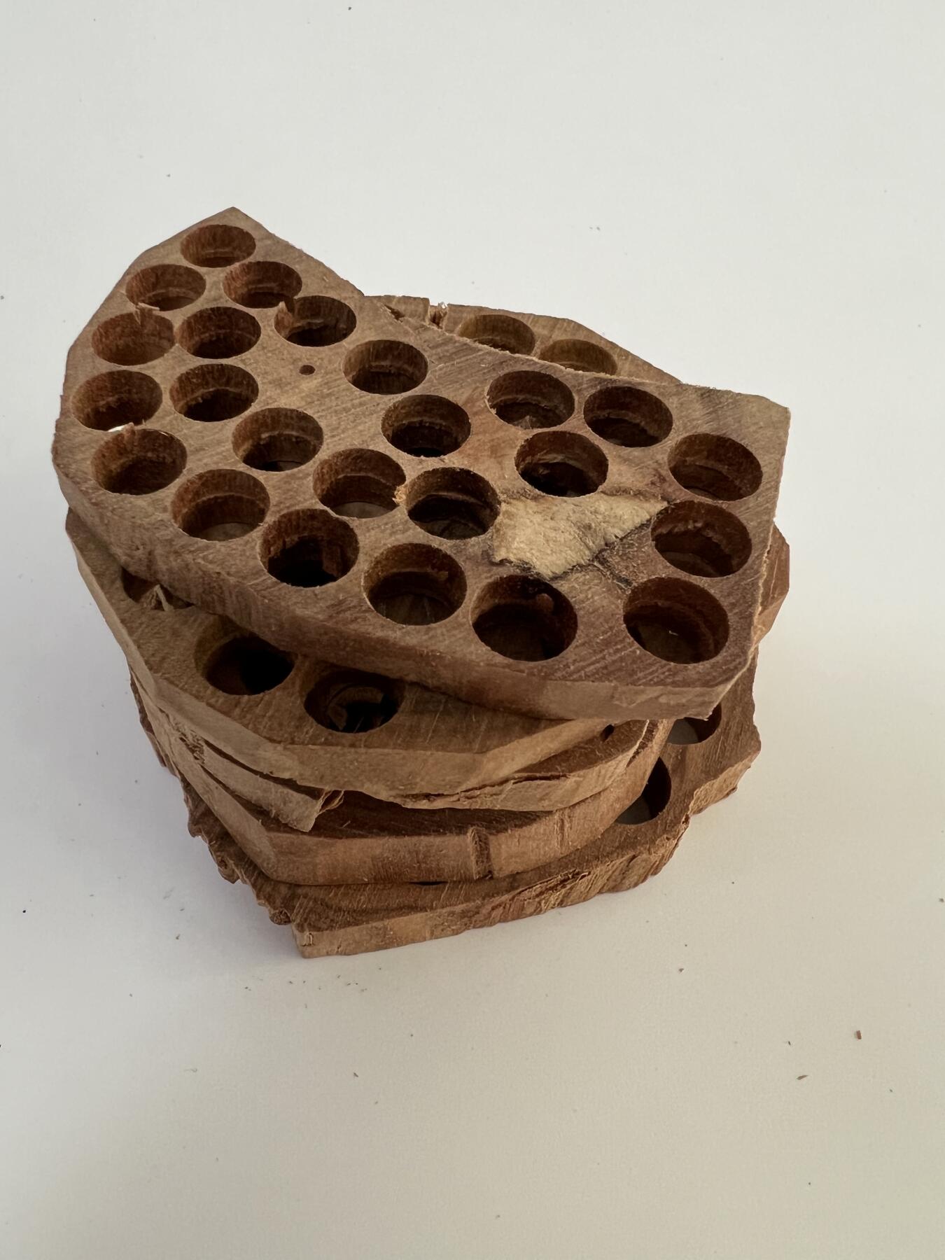 零元拍：正区印度老山檀 车珠剩余料约44克，可以打粉打颗粒做香囊或者随身佩戴 ，香味醇正。