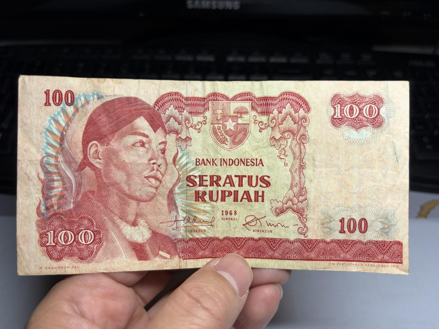 2026年集古藏今外币拍卖第一期-第3场—（总第300拍-纸币专场），本期拍完结算一次，发货时间2-3天，休息几天后继续新的一期拍卖。 1968年印尼100元