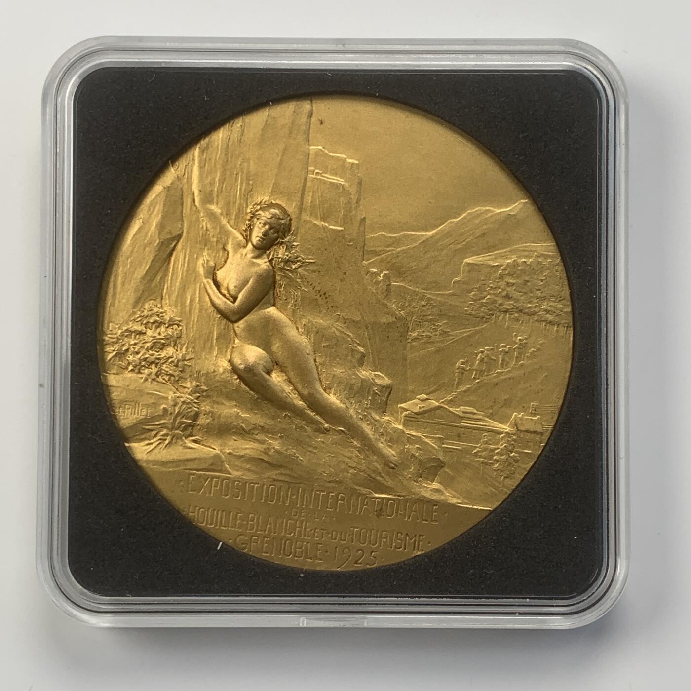 掌中浮雕-藏着的欧洲第048场 1925 年格勒诺布尔国际水电与旅游博览会 镀金铜章  ch.pilIet作品，68mm 送合适的亚克力盒子