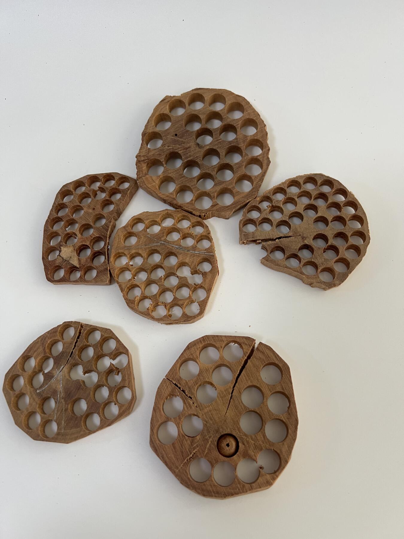 零元拍：正区印度老山檀 车珠剩余料约44克，可以打粉打颗粒做香囊或者随身佩戴 ，香味醇正。