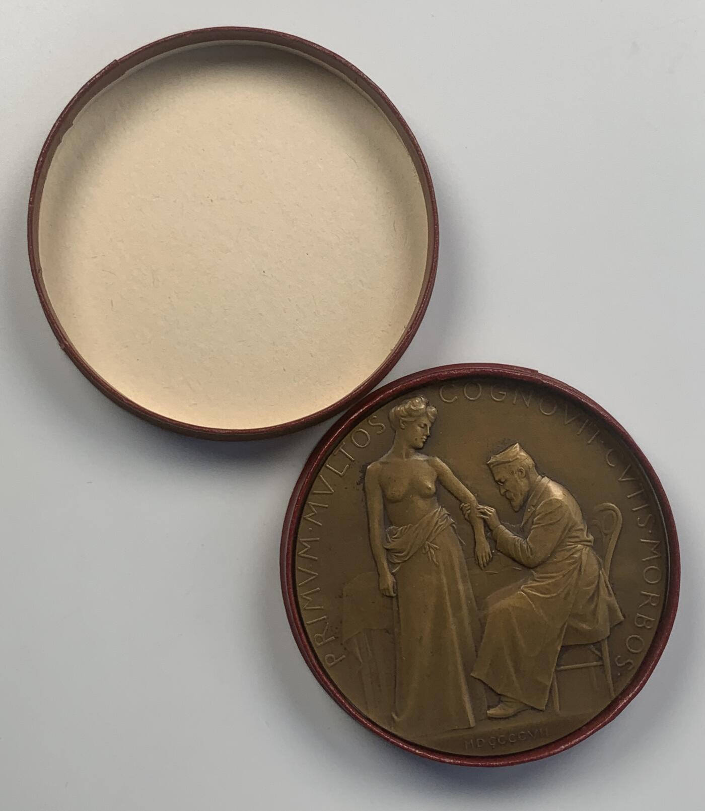 掌中浮雕-藏着的欧洲第048场 1907年法国新艺术名誉品大铜章《医学教授亨利·哈洛普》，作者: Chaplain沙普兰 ， 68mm