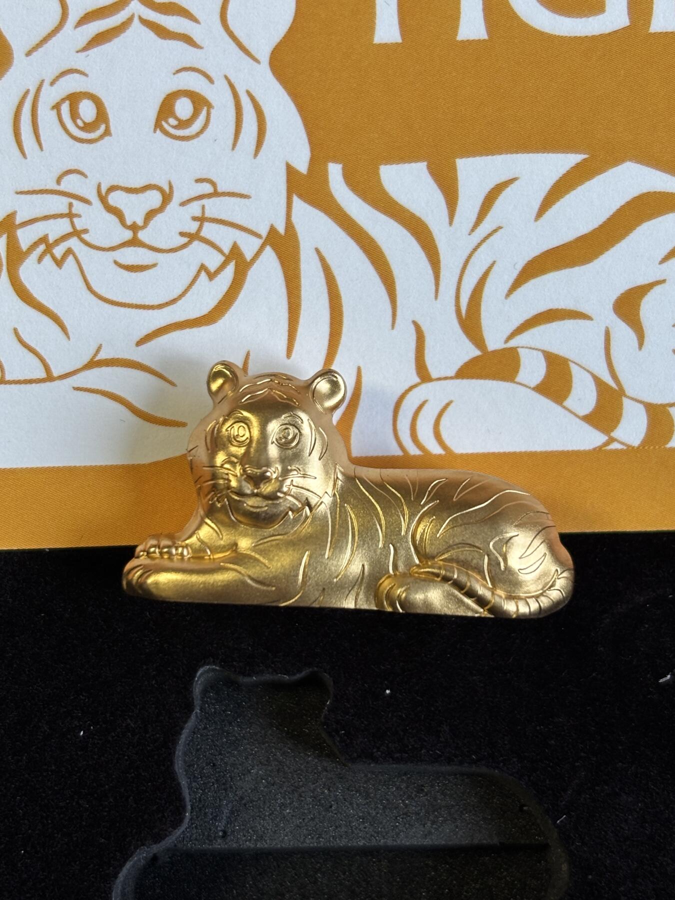 第187期拍卖 蒙古2022年中国生肖系列虎年1盎司异形镀金银币，999银镀金，发行888枚