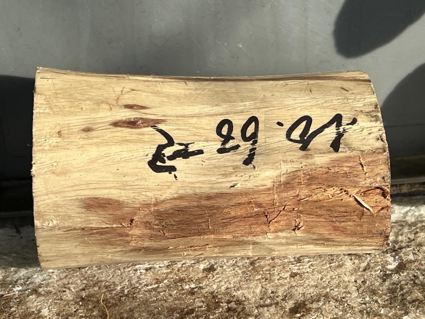 零元拍：  NO.68-2海南黄花梨原料。尺寸约120/55/70MM