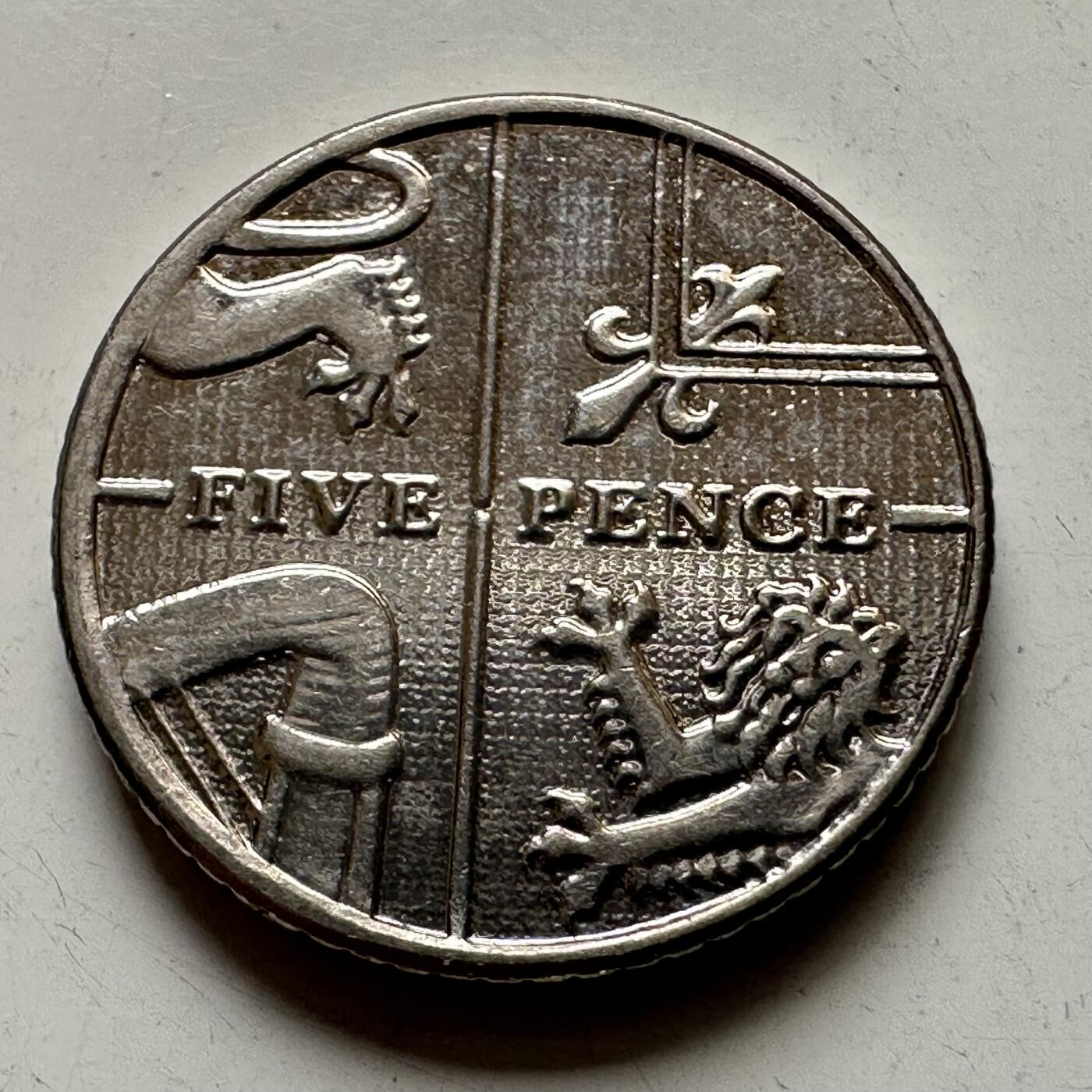 🌹外币初藏🌹🐯2026年第4场  每周二四六晚8️⃣点 接代拍 英国2015年五便士