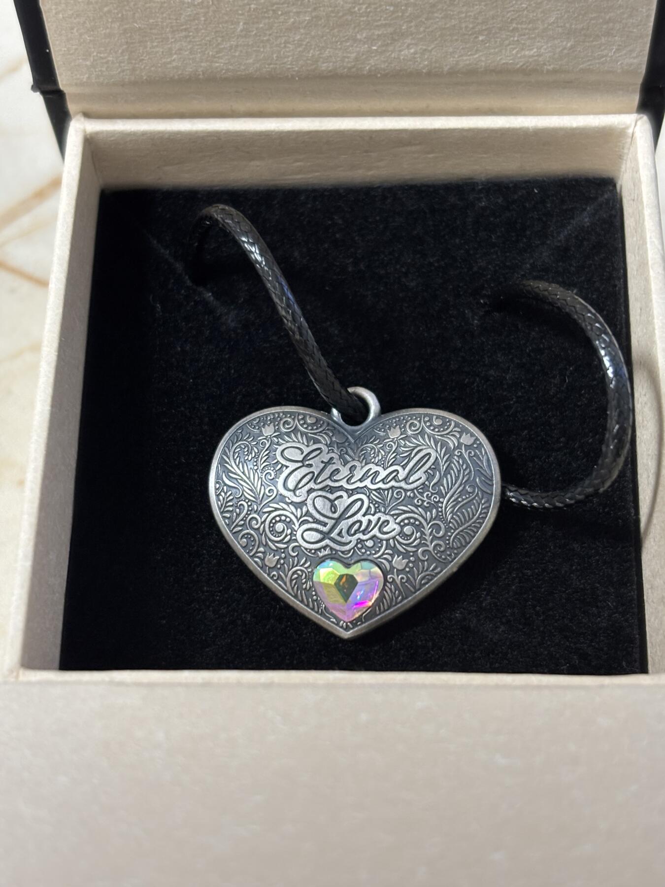 第187期拍卖 所罗门2021年情人节爱心仿古镶嵌水晶纪念银币吊坠，999银，15克，发行9999枚